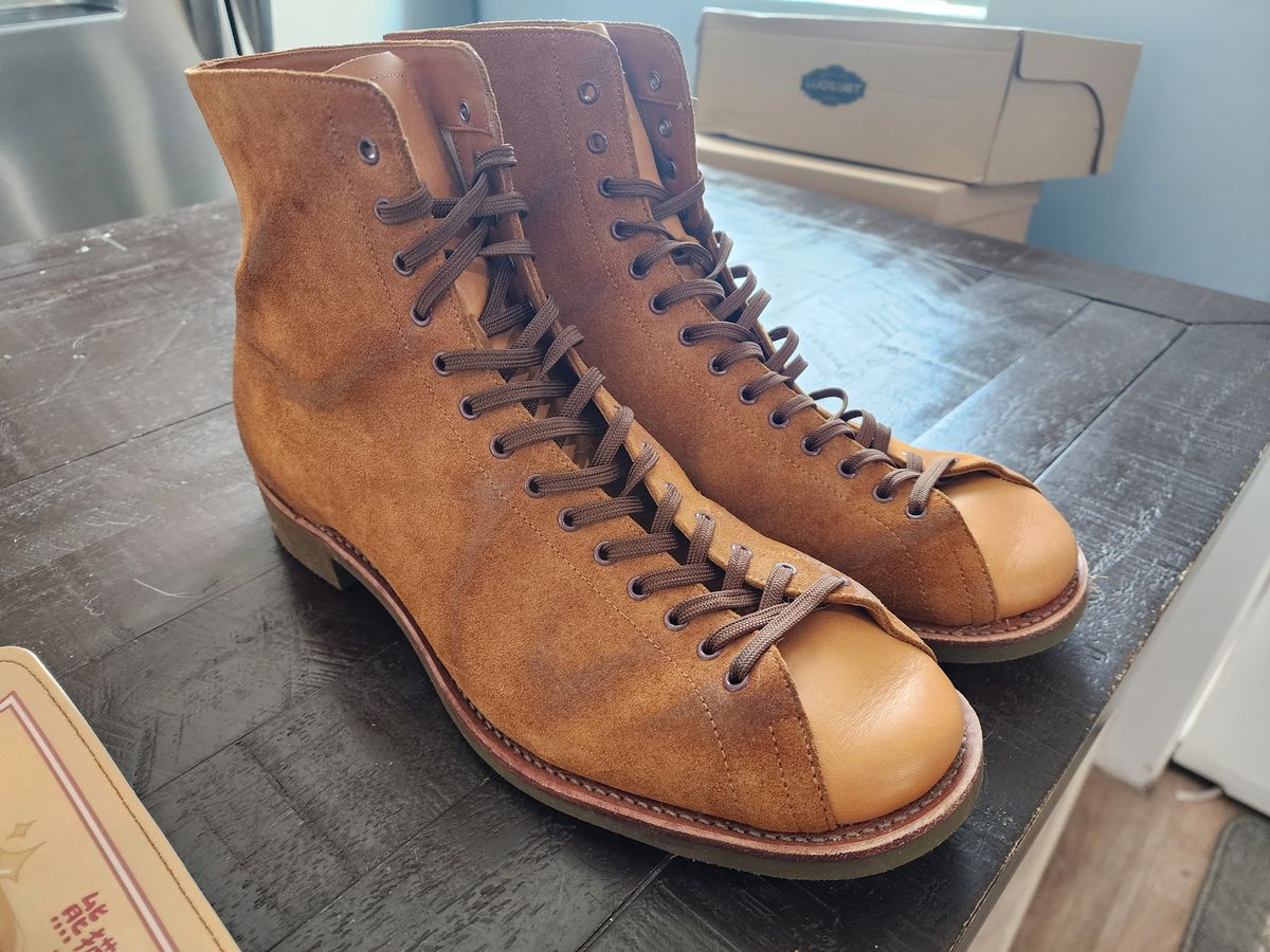 Photo by kierkegaarden on October 7, 2024 of the Dr. Sole Pioneer in Dr. Sole / Tan Roughout.
