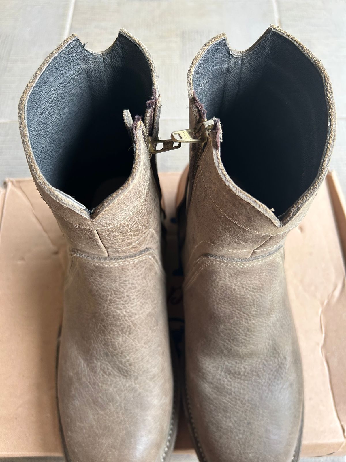 Photo by enggut on November 1, 2025 of the Geer.boots Indonesia Chelsea Boots in Crazy Horse Leather.