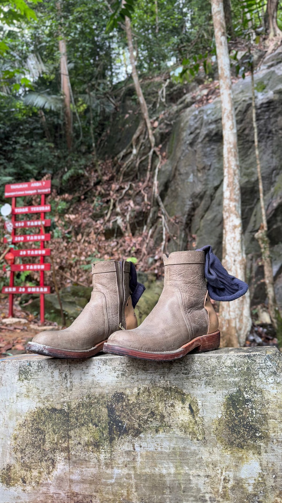 Photo by enggut on November 5, 2025 of the Geer.boots Indonesia Chelsea Boots in Crazy Horse Leather.
