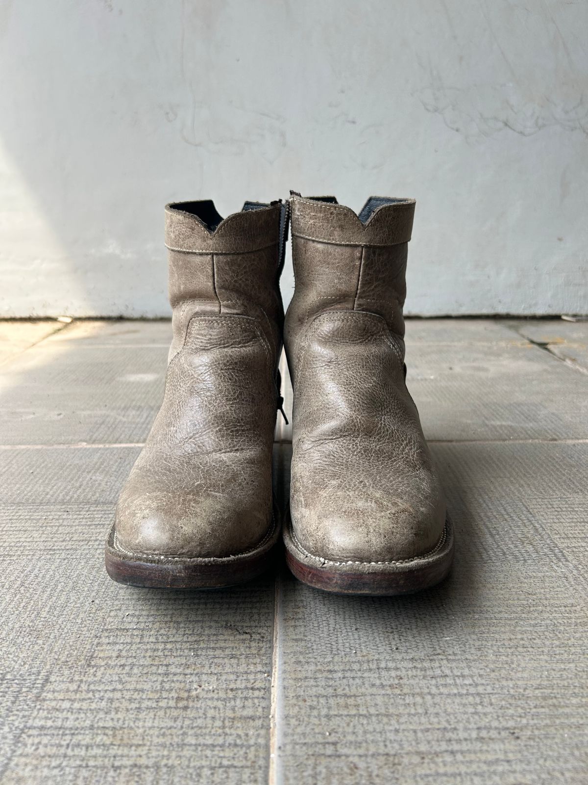 Photo by enggut on December 1, 2025 of the Geer.boots Indonesia Chelsea Boots in Crazy Horse Leather.