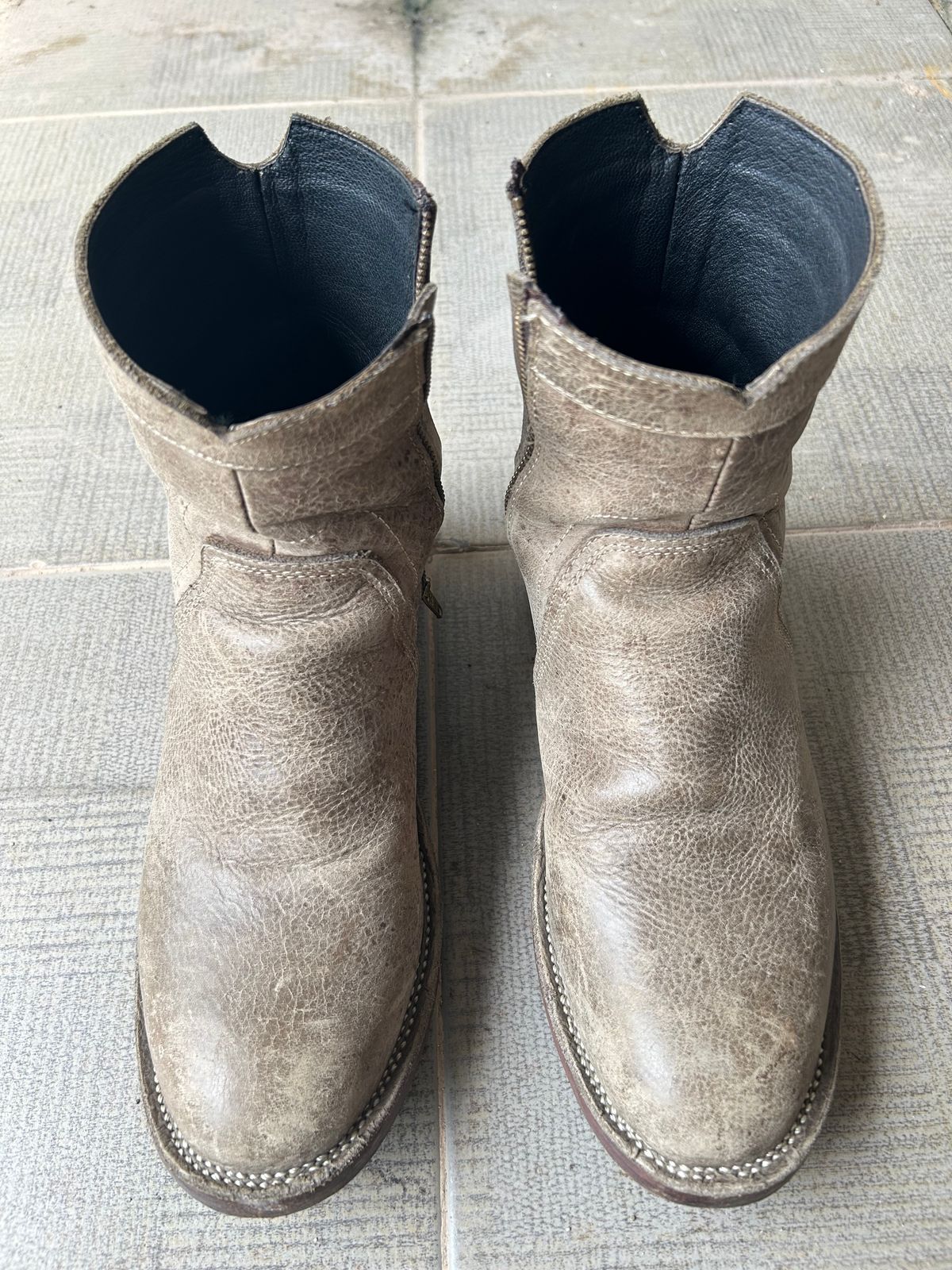 Photo by enggut on December 1, 2025 of the Geer.boots Indonesia Chelsea Boots in Crazy Horse Leather.