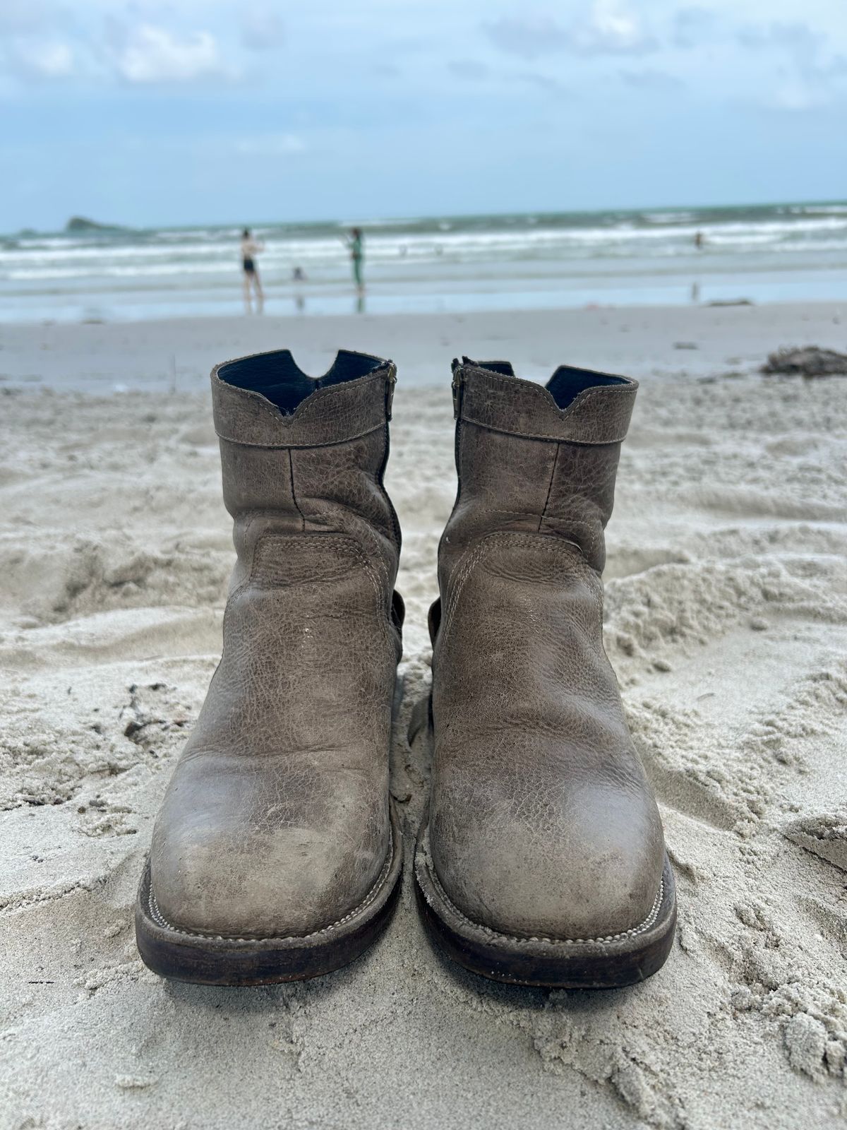 Photo by enggut on January 4, 2026 of the Geer.boots Indonesia Chelsea Boots in Crazy Horse Leather.