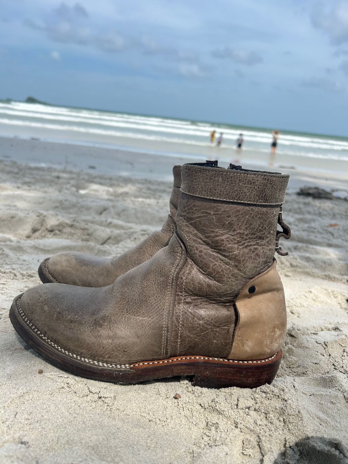 Photo by enggut on January 4, 2026 of the Geer.boots Indonesia Chelsea Boots in Crazy Horse Leather.