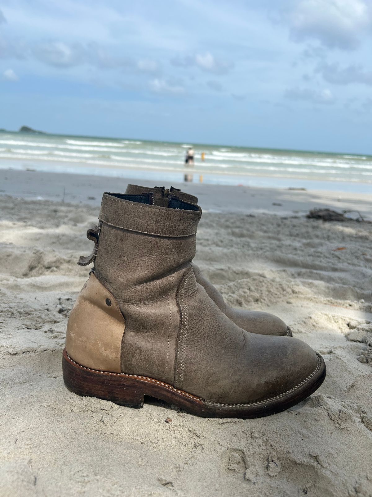Photo by enggut on January 4, 2026 of the Geer.boots Indonesia Chelsea Boots in Crazy Horse Leather.