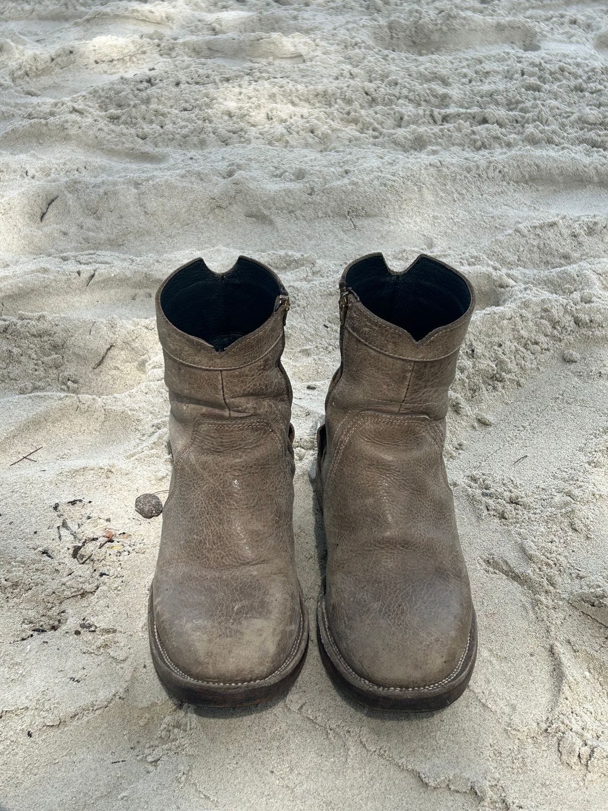 Photo by enggut on January 4, 2026 of the Geer.boots Indonesia Chelsea Boots in Crazy Horse Leather.