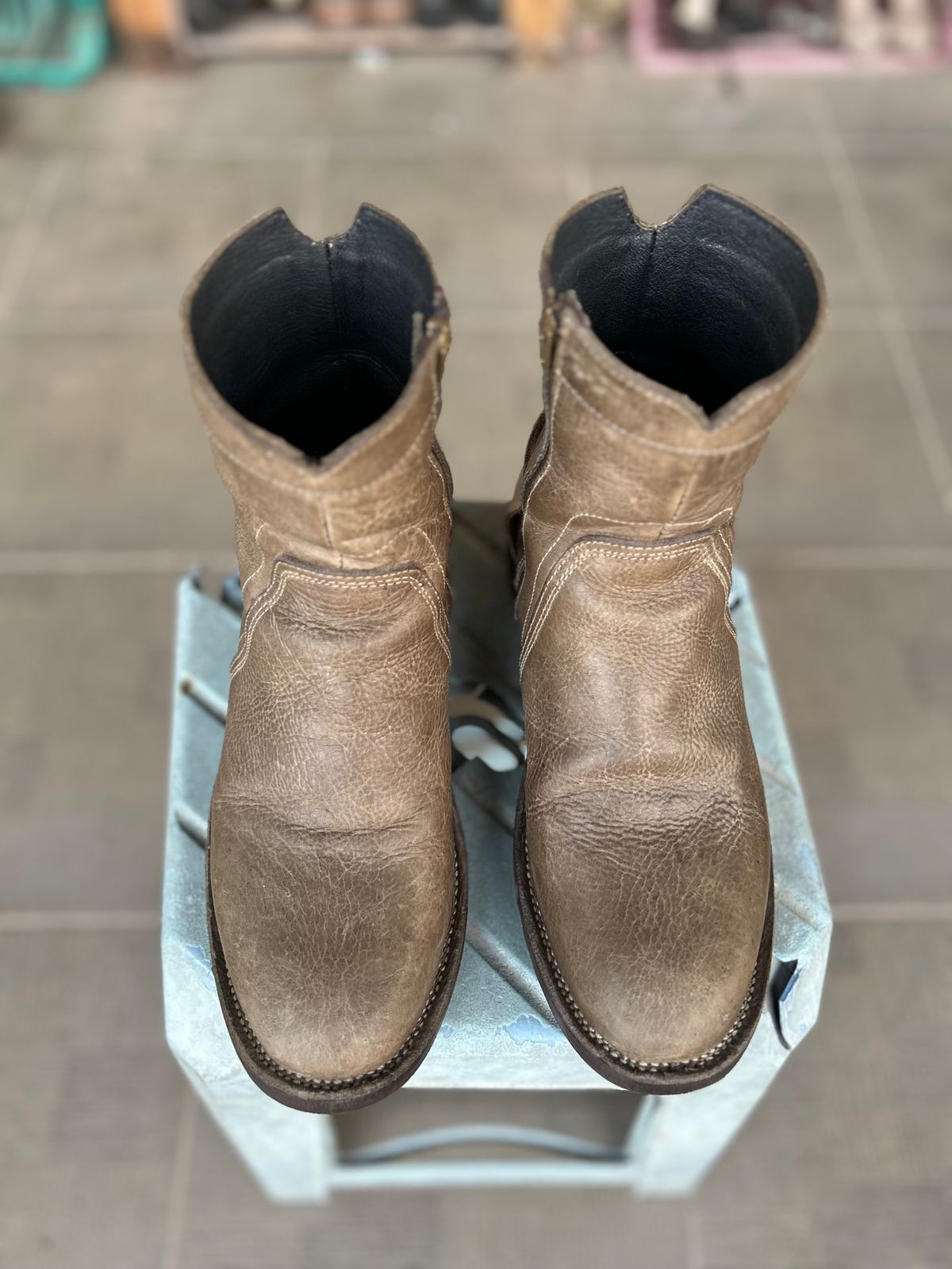 Photo by enggut on February 6, 2026 of the Geer.boots Indonesia Chelsea Boots in Crazy Horse Leather.