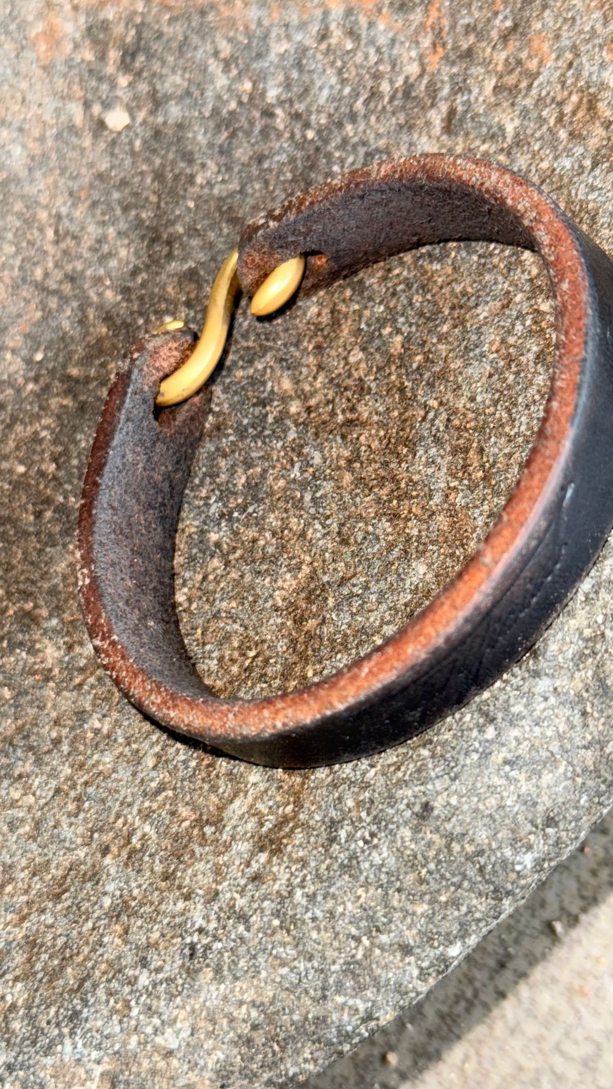 Photo by enggut on December 3, 2025 of the Artificial Goods Bracelet in Indonesian Natural Veg Tan.