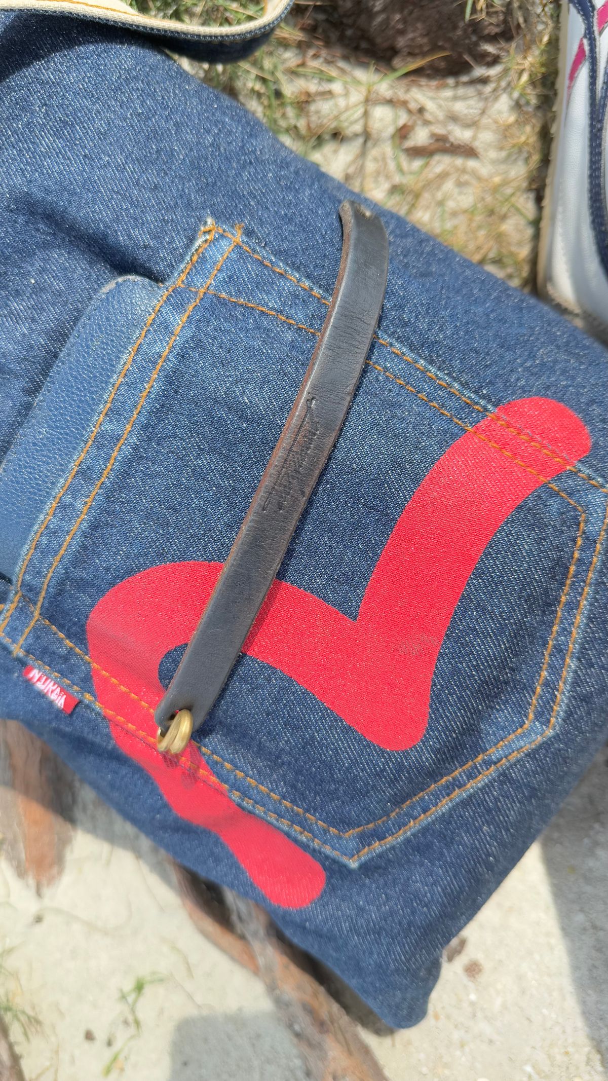 Photo by enggut on January 4, 2026 of the Artificial Goods Bracelet in Indonesian Natural Veg Tan.