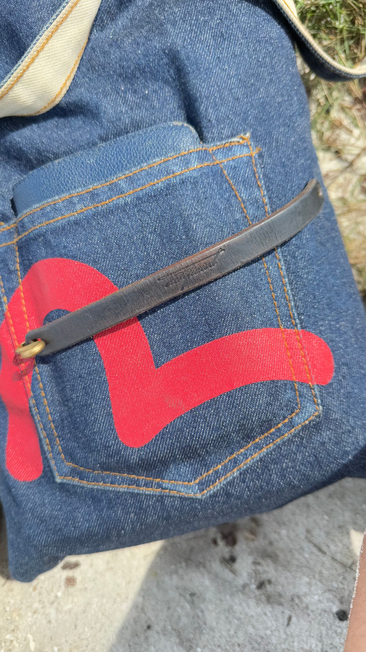 Photo by enggut on January 4, 2026 of the Artificial Goods Bracelet in Indonesian Natural Veg Tan.