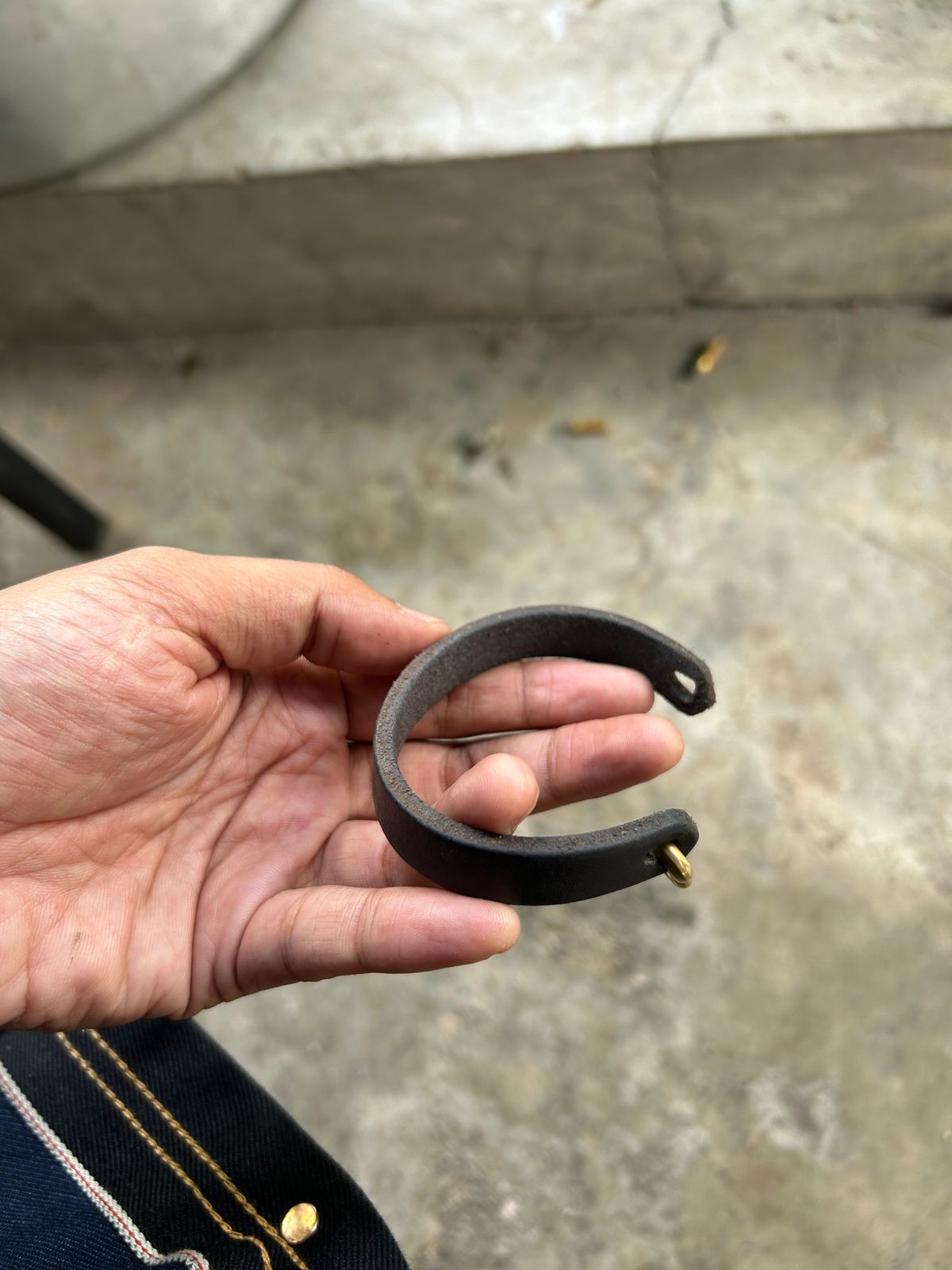 Photo by enggut on February 6, 2026 of the Artificial Goods Bracelet in Indonesian Natural Veg Tan.