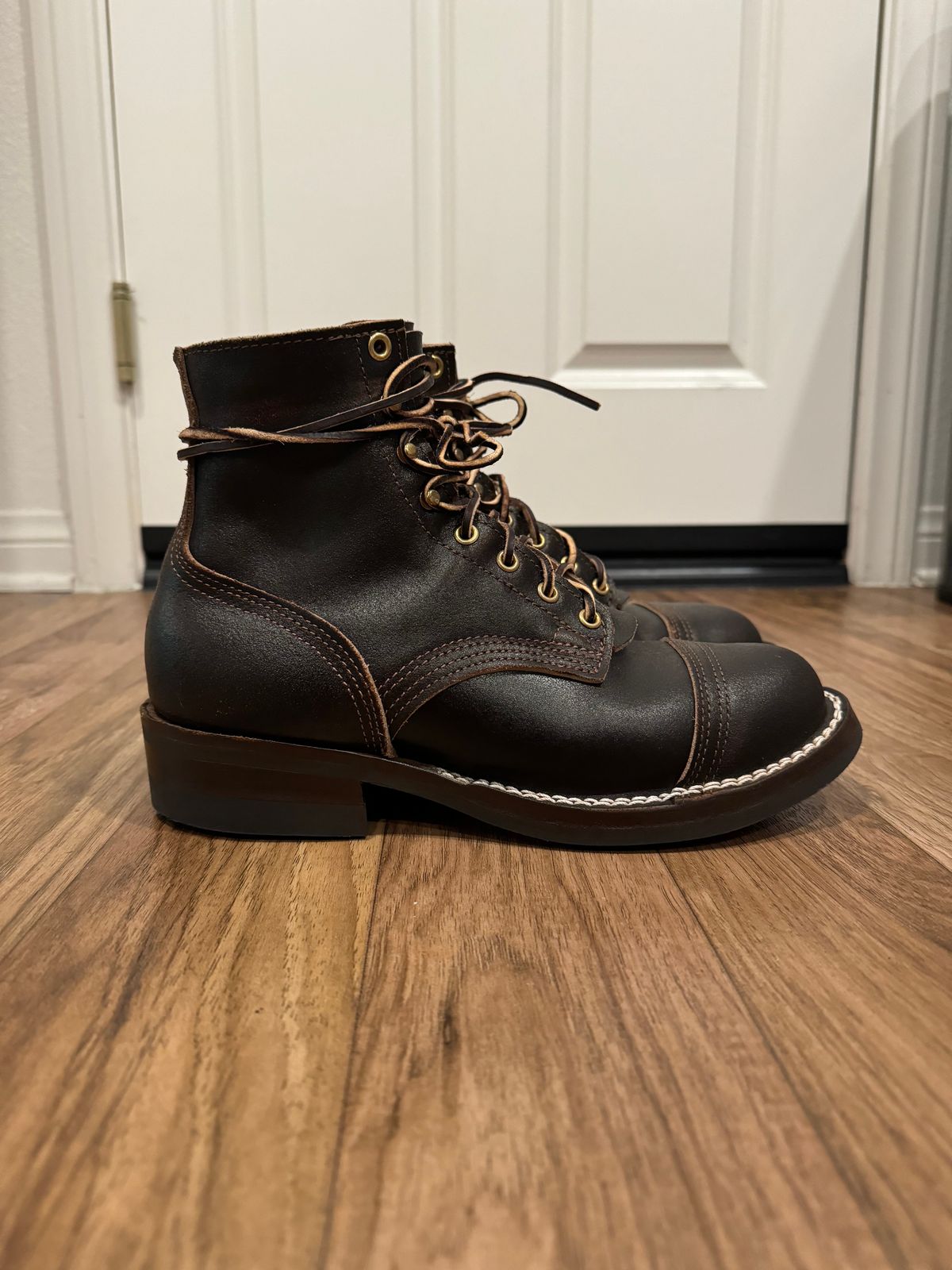Photo by JayGeeToo on February 20, 2024 of the Nicks Americana in Horween Brown Waxed Flesh.