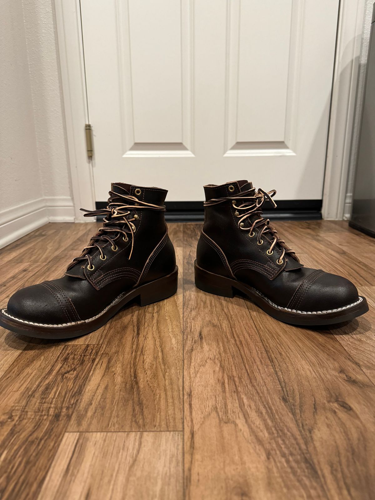 Photo by JayGeeToo on February 20, 2024 of the Nicks Americana in Horween Brown Waxed Flesh.