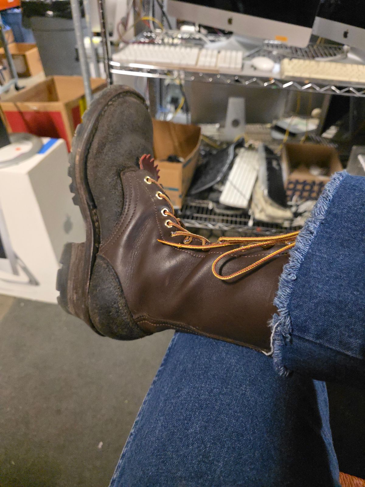 Photo by RabbitsOnTheMoon on January 5, 2026 of the Frank's Boots The Patriot in Seidel Walnut Oil Tan & Seidel Walnut Roughout.