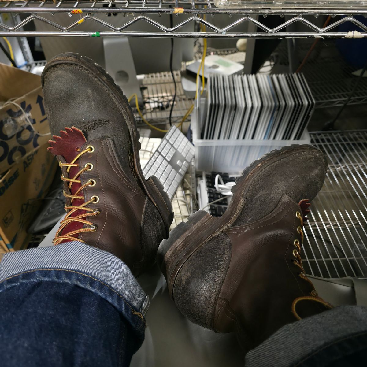 Photo by RabbitsOnTheMoon on January 20, 2026 of the Frank's Boots The Patriot in Seidel Walnut Oil Tan & Seidel Walnut Roughout.