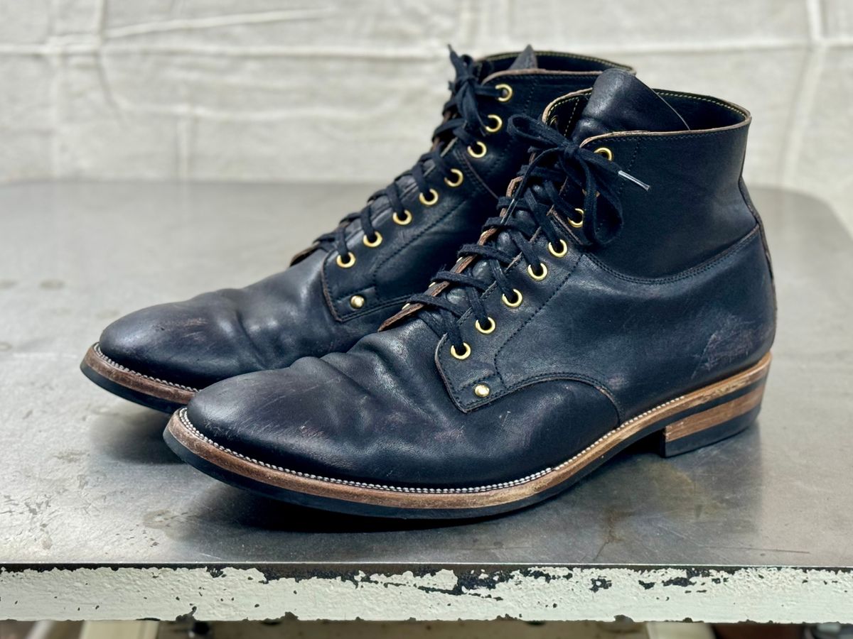 Photo by archwild on November 2, 2024 of the Iron Boots x Østmo Type 1 in Maryam Black Hand-Dyed Horsehide.