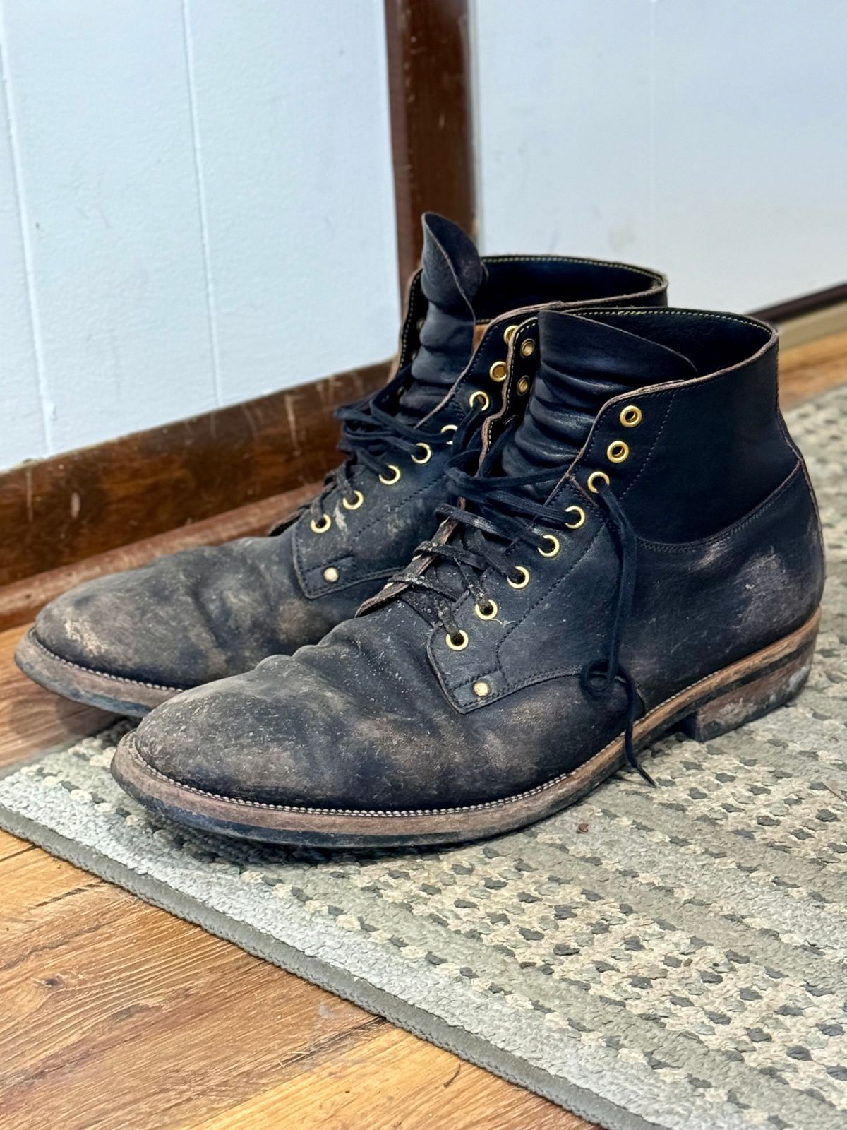 Photo by archwild on November 17, 2024 of the Iron Boots x Østmo Type 1 in Maryam Black Hand-Dyed Horsehide.