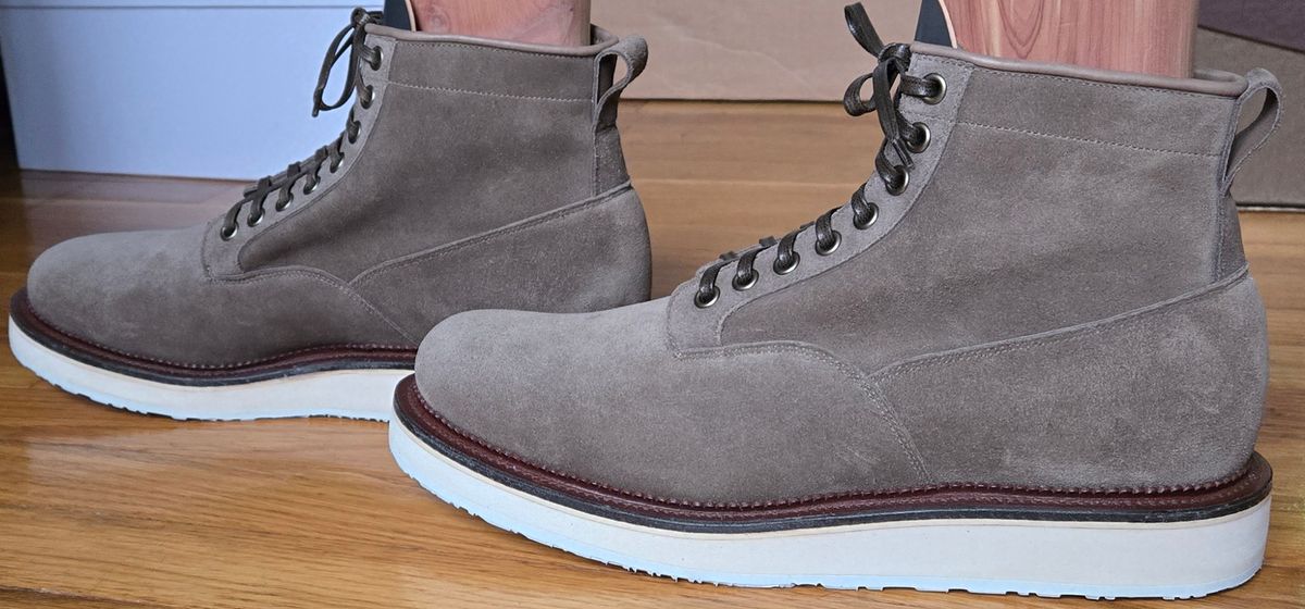 Photo by chuligani on November 13, 2025 of the Viberg Scout Boot in C.F. Stead Fog Janus Calf Suede.