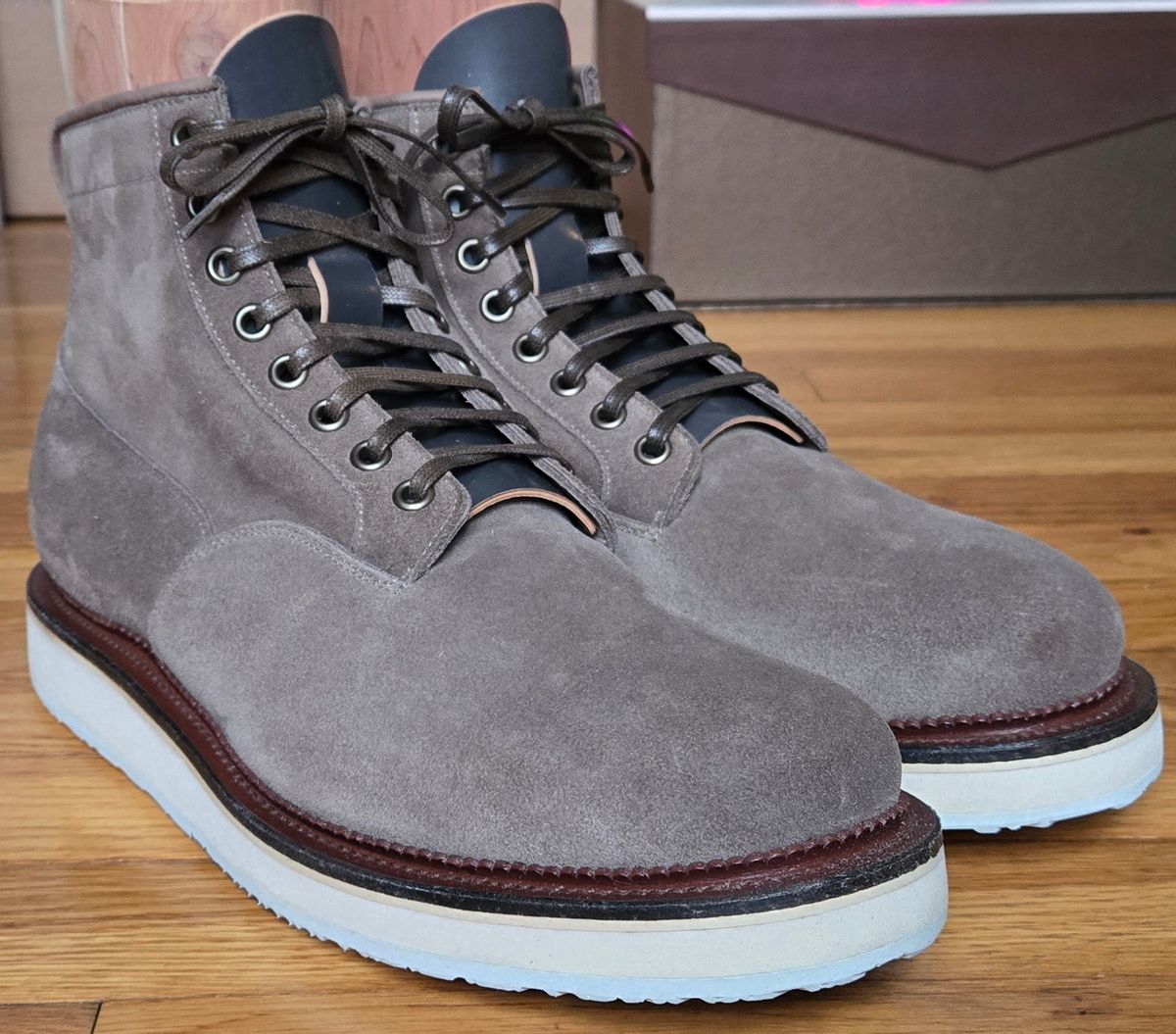 Photo by chuligani on November 13, 2025 of the Viberg Scout Boot in C.F. Stead Fog Janus Calf Suede.