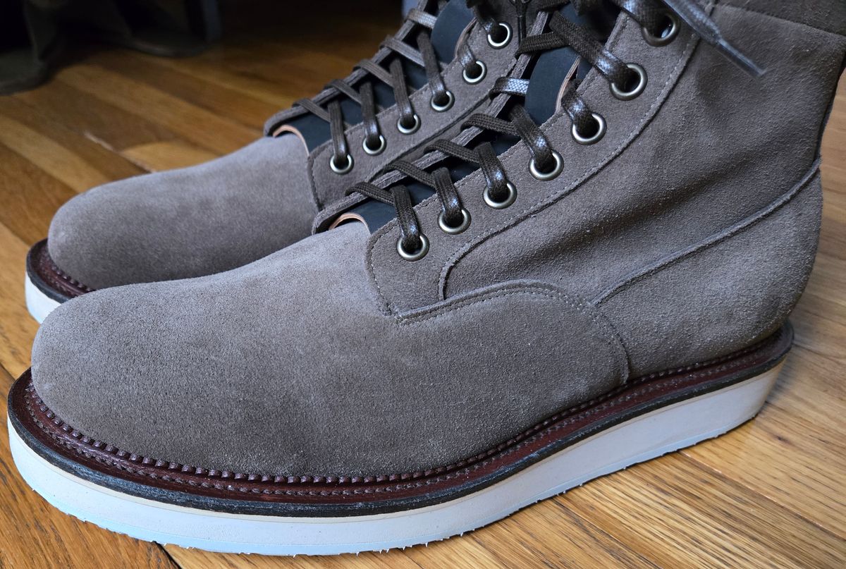 Photo by chuligani on November 13, 2025 of the Viberg Scout Boot in C.F. Stead Fog Janus Calf Suede.