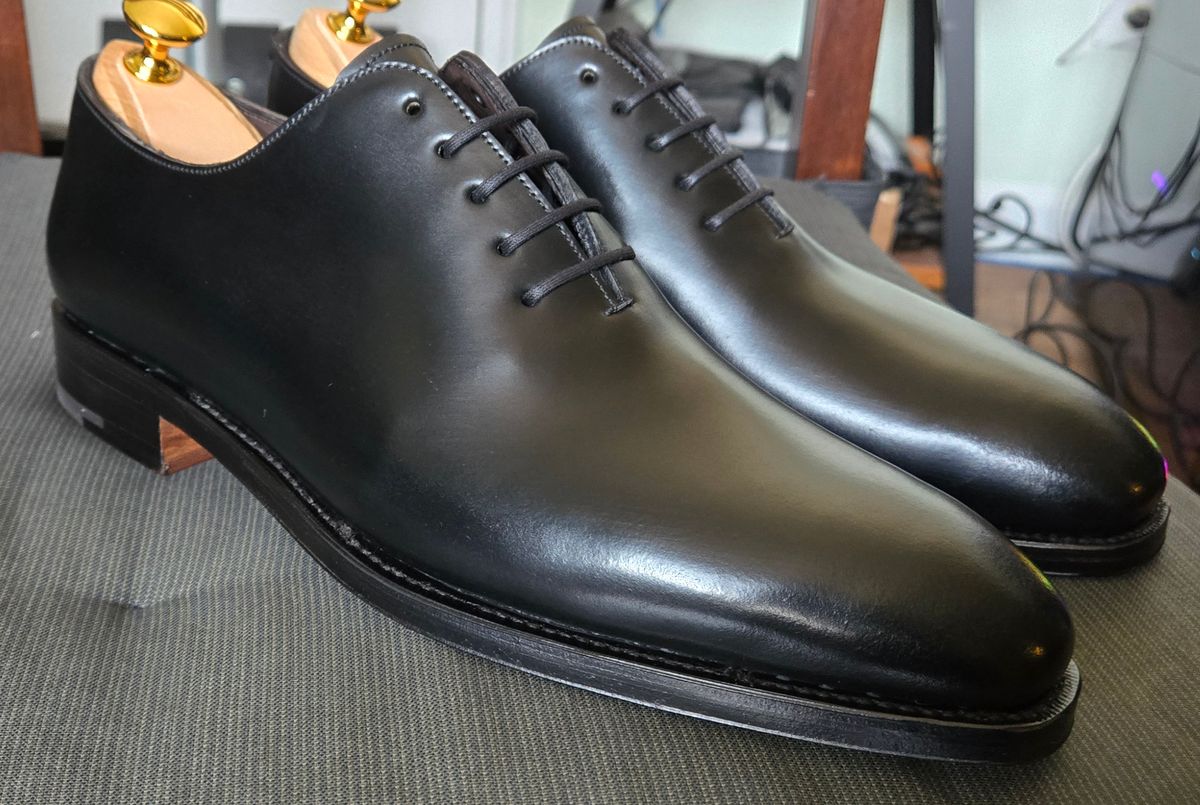 Photo by chuligani on June 6, 2025 of the Carmina Wholecut 910 in Horween Black Shell Cordovan.