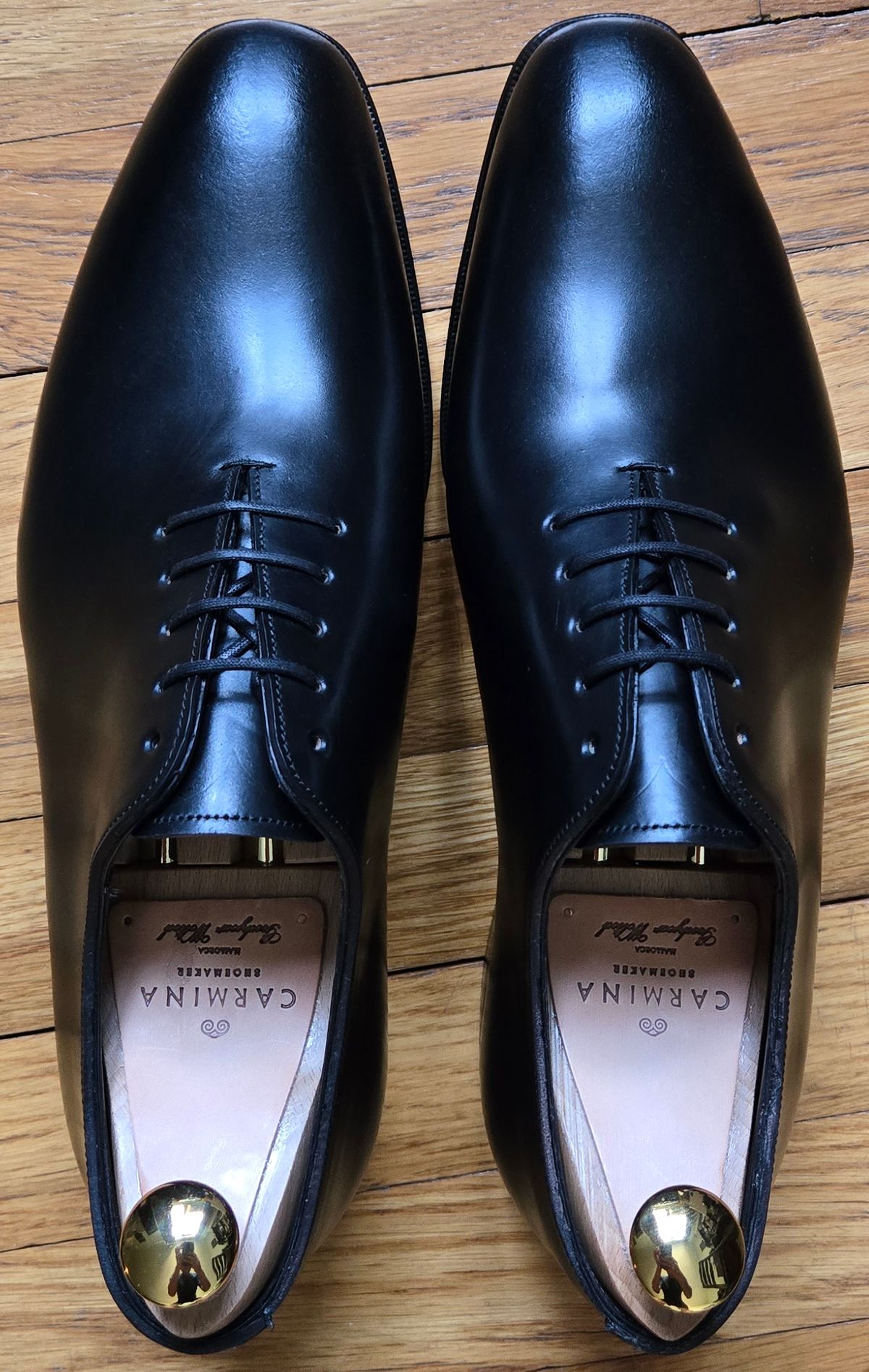 Photo by chuligani on June 6, 2025 of the Carmina Wholecut 910 in Horween Black Shell Cordovan.