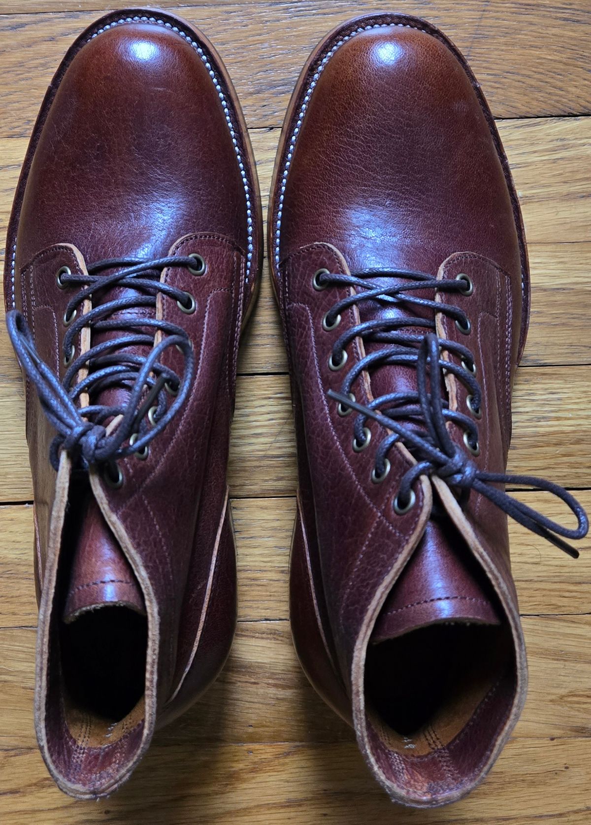 Photo by chuligani on October 2, 2025 of the Renav ISN - 106 in Horween Cognac Aspen.
