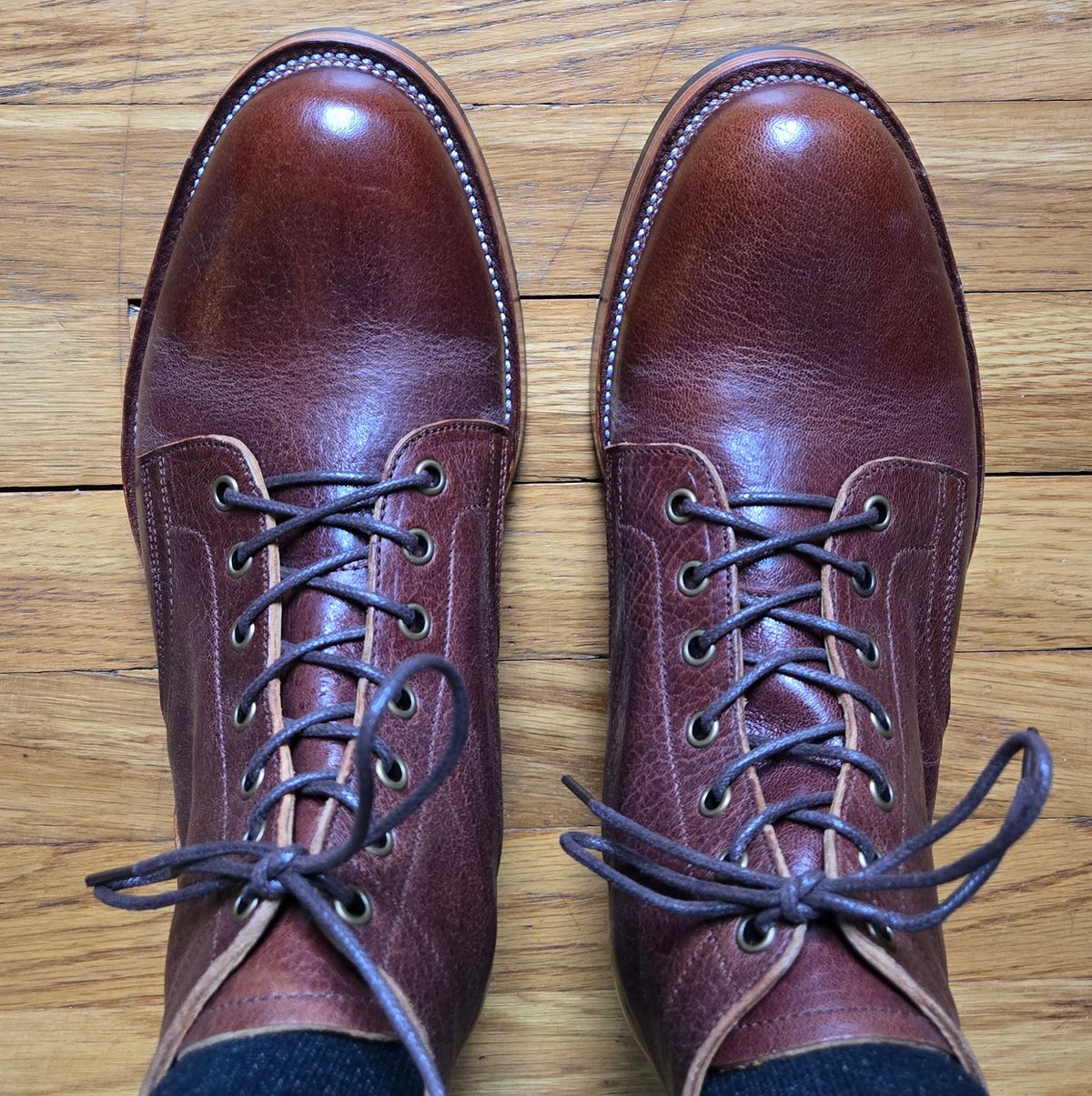 Photo by chuligani on October 2, 2025 of the Renav ISN - 106 in Horween Cognac Aspen.