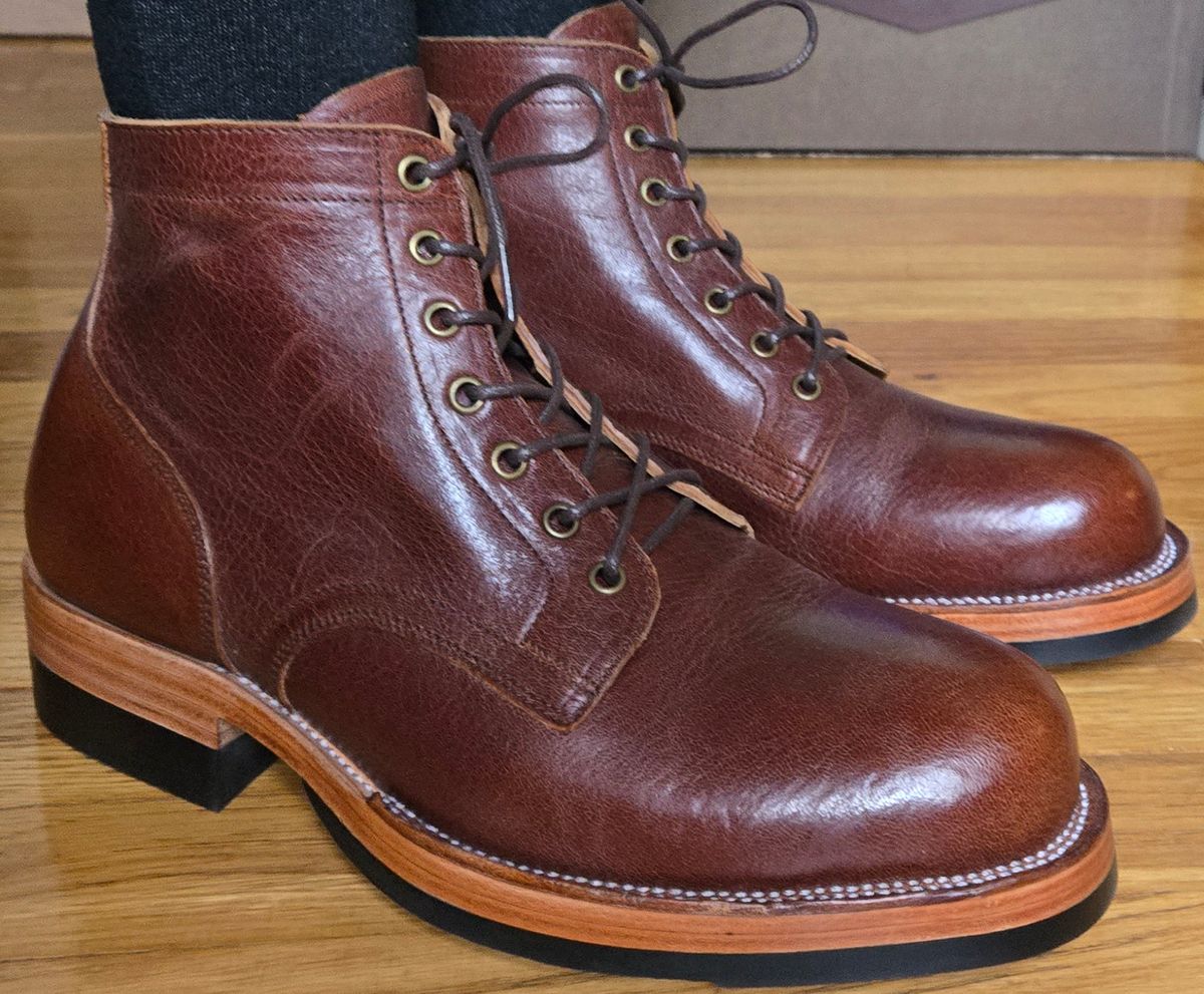 Photo by chuligani on October 2, 2025 of the Renav ISN - 106 in Horween Cognac Aspen.