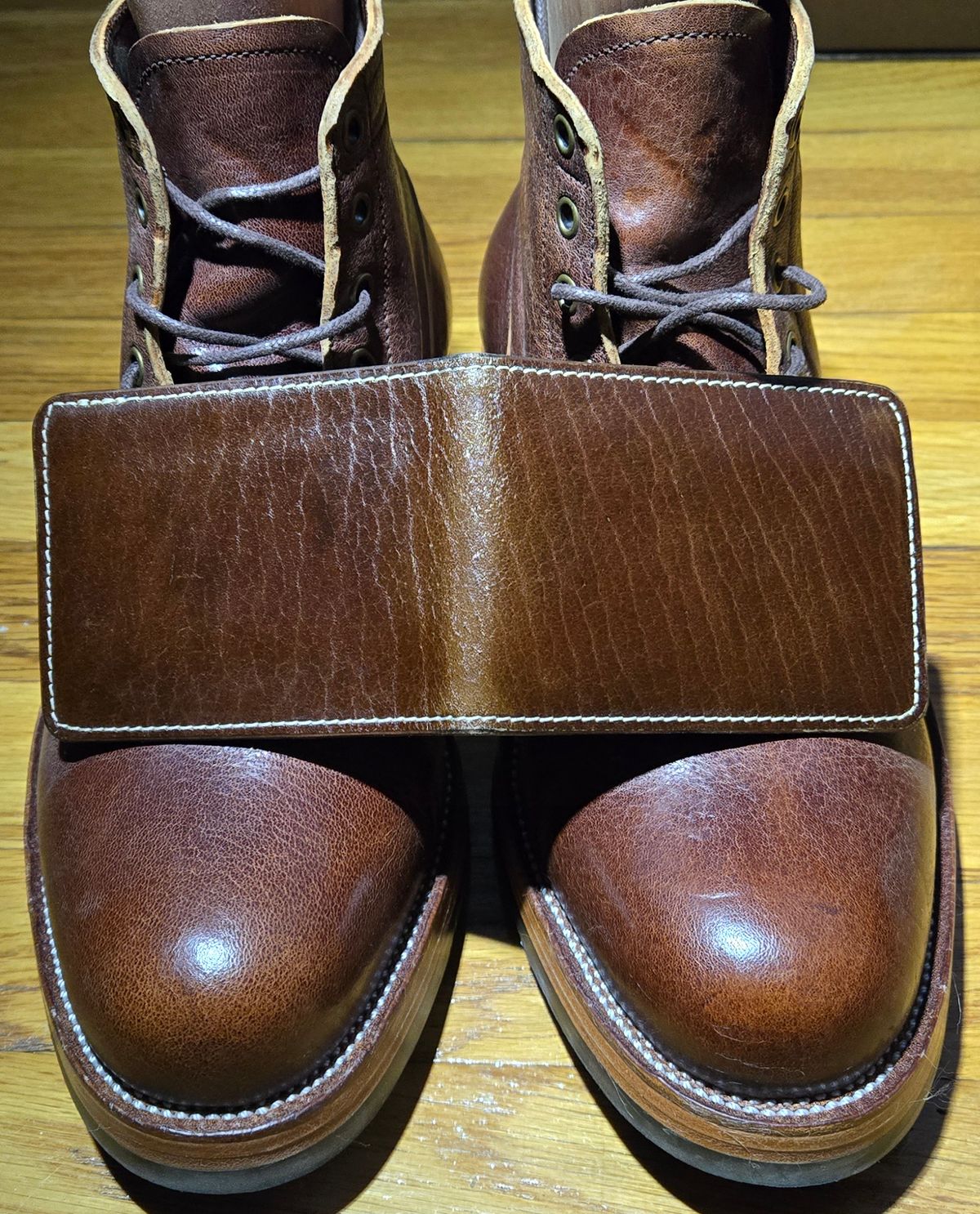 Photo by chuligani on October 3, 2025 of the Renav ISN - 106 in Horween Cognac Aspen.