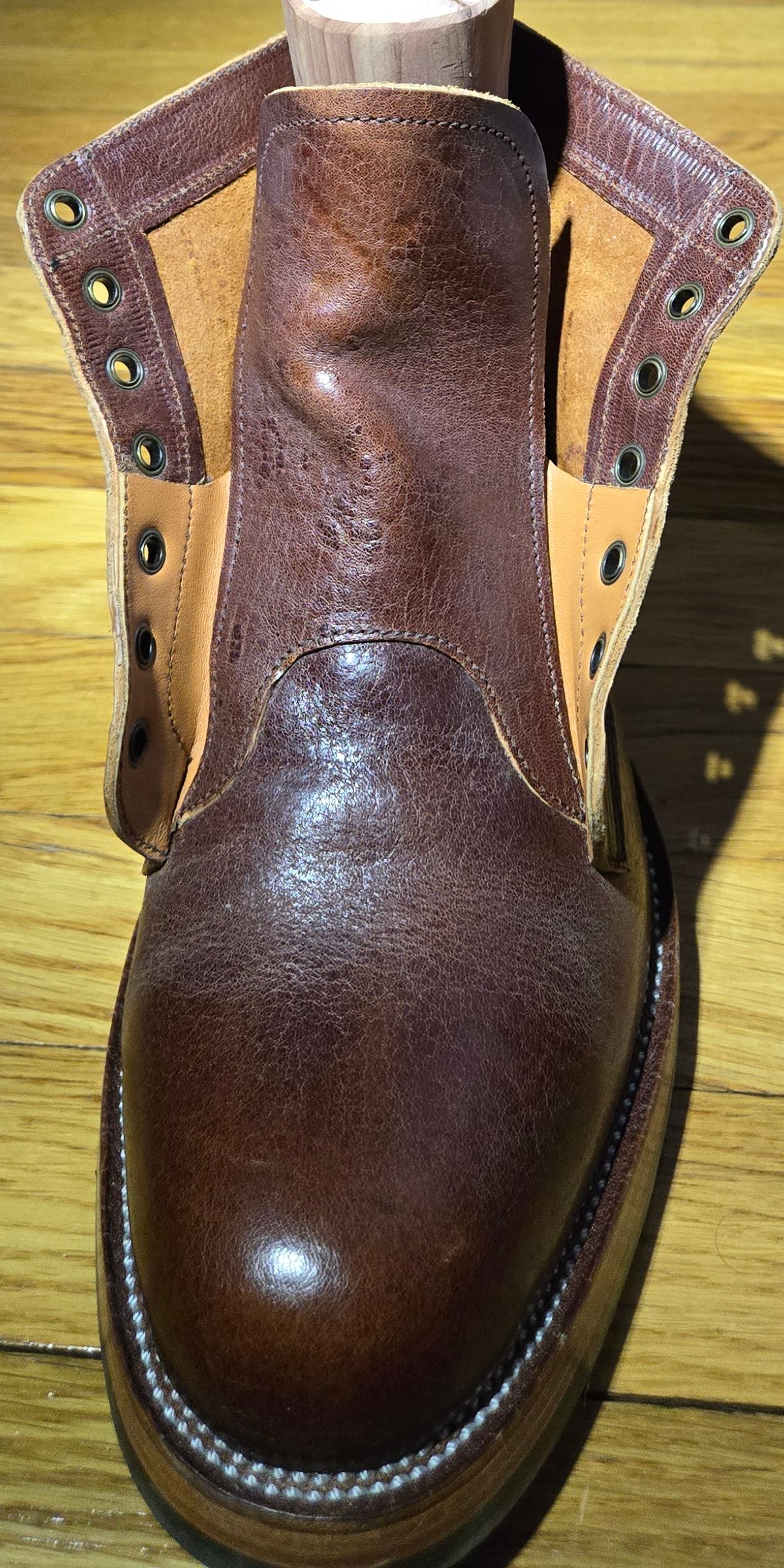 Photo by chuligani on October 3, 2025 of the Renav ISN - 106 in Horween Cognac Aspen.