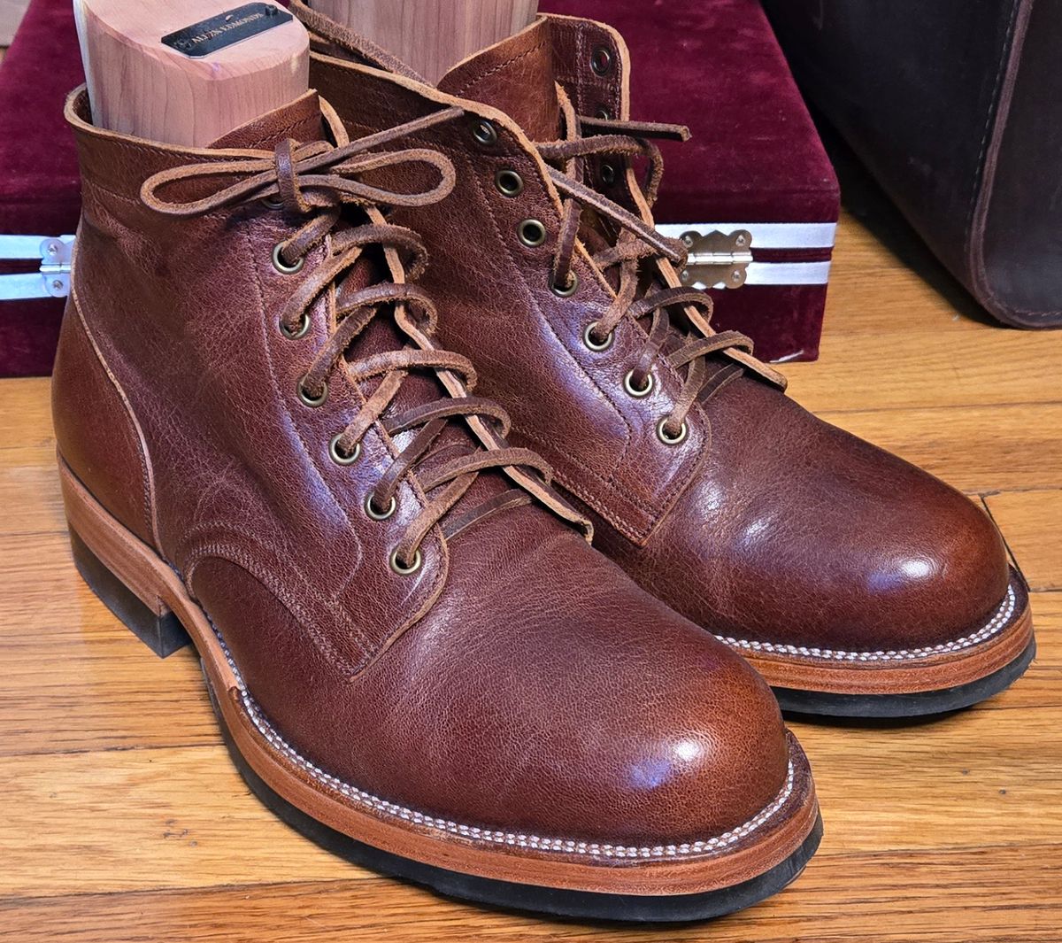 Photo by chuligani on February 24, 2026 of the Renav ISN - 106 in Horween Cognac Aspen.