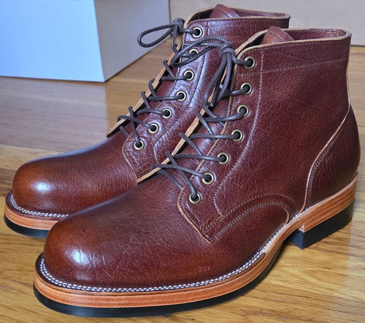 Photo by chuligani on October 2, 2025 of the Renav ISN - 106 in Horween Cognac Aspen.