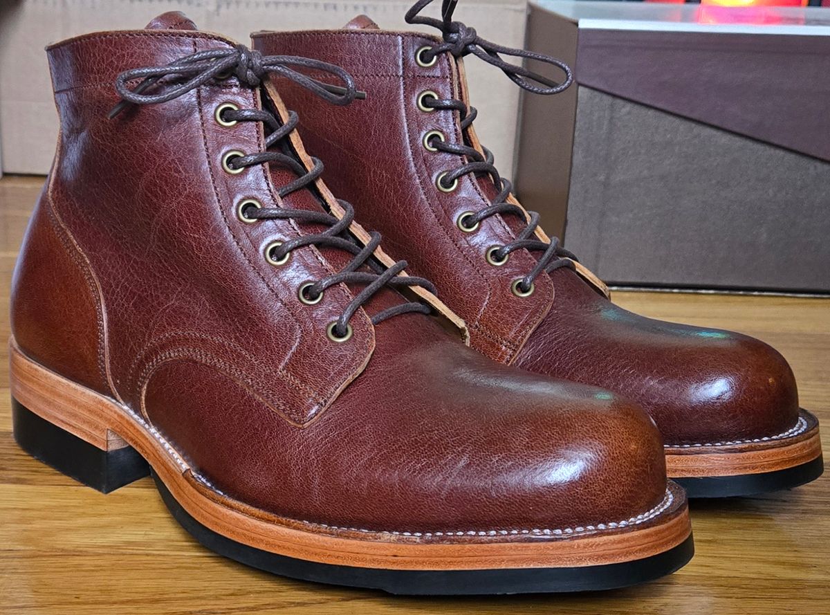 Photo by chuligani on October 2, 2025 of the Renav ISN - 106 in Horween Cognac Aspen.