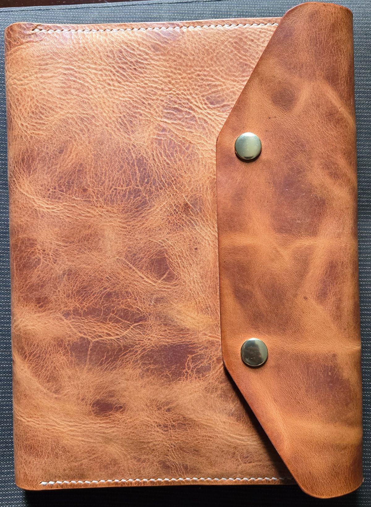 Photo by chuligani on September 9, 2025 of the JHM Wood And Leather Crafts Leather Notebook Cover in Badalassi Carlo Natural Waxy Natural.