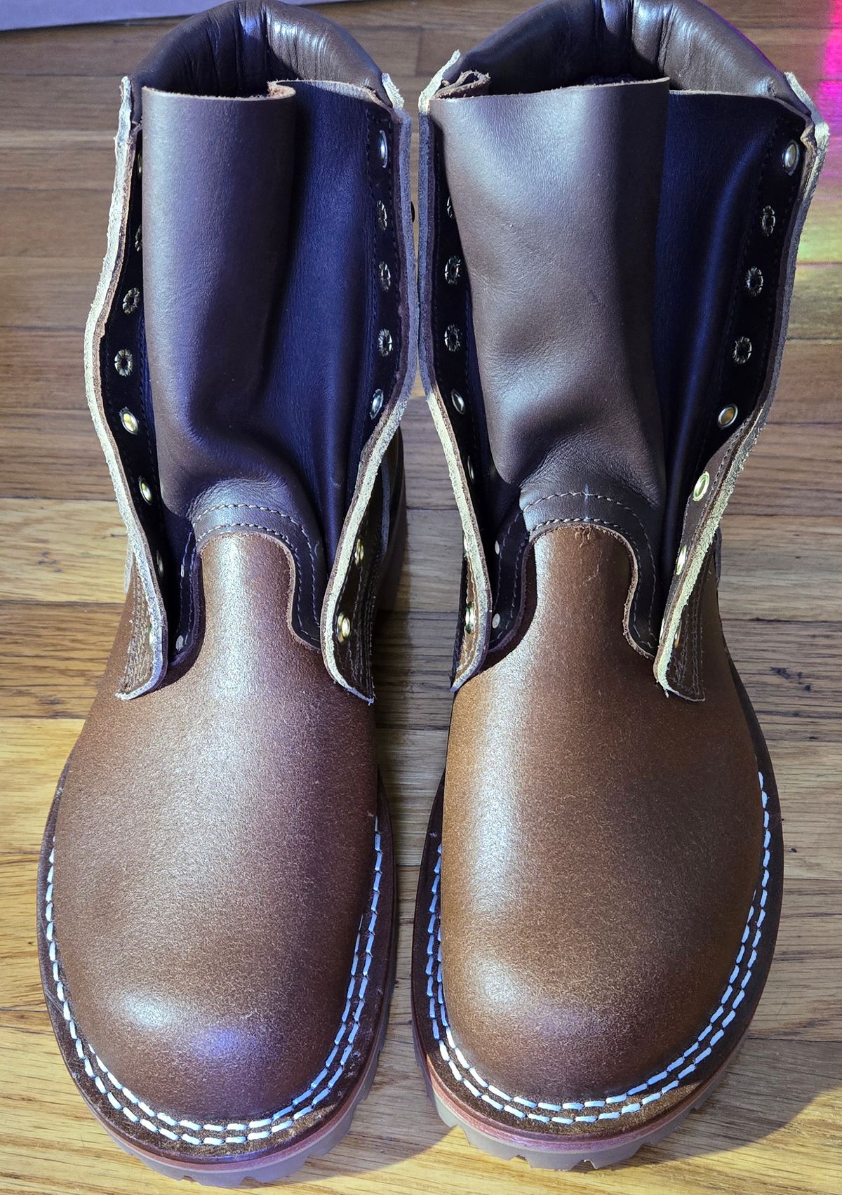 Photo by chuligani on August 27, 2025 of the Nicks Strider in Horween Ember Waxed Flesh.