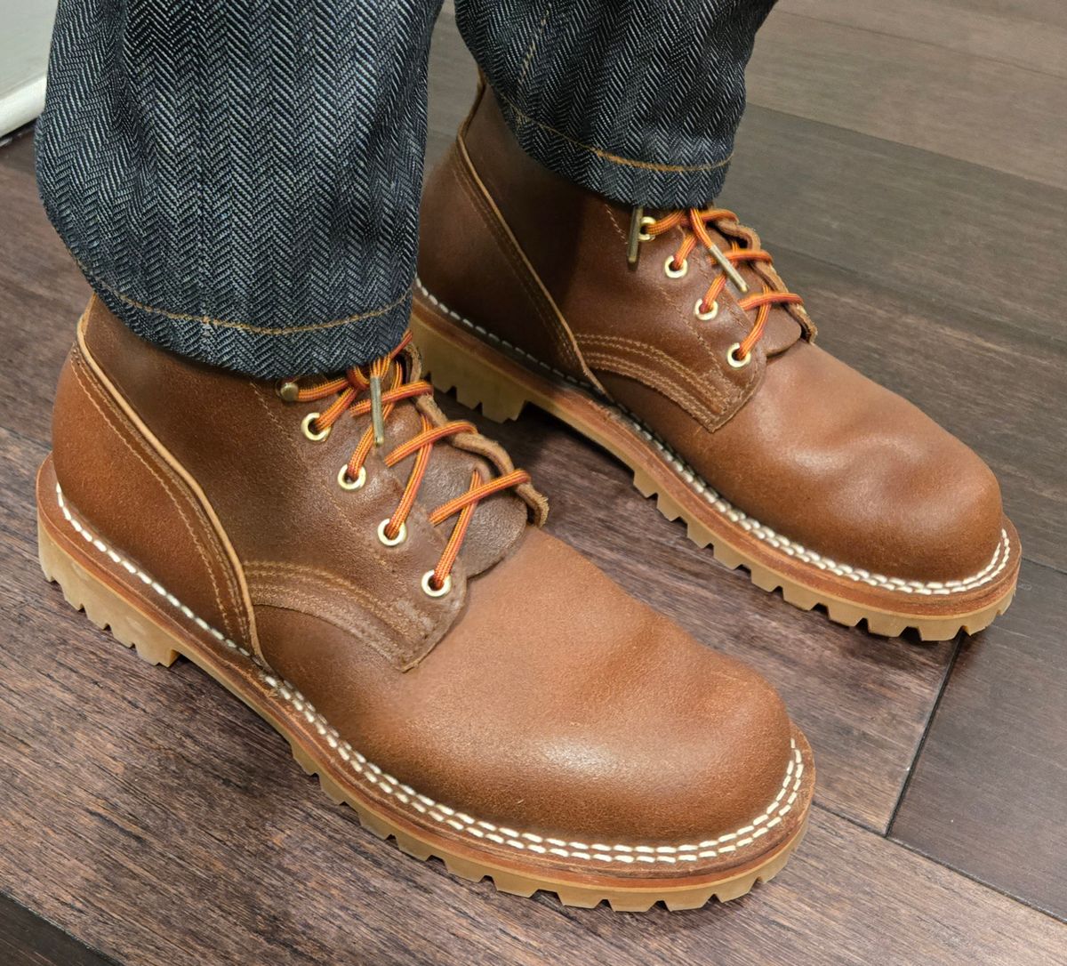 Photo by chuligani on January 31, 2026 of the Nicks Strider in Horween Ember Waxed Flesh.