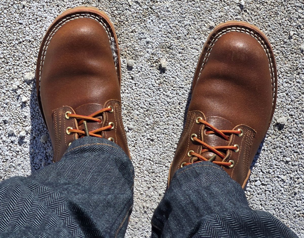 Photo by chuligani on January 31, 2026 of the Nicks Strider in Horween Ember Waxed Flesh.