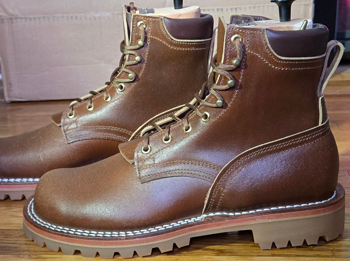 Photo by chuligani on August 27, 2025 of the Nicks Strider in Horween Ember Waxed Flesh.