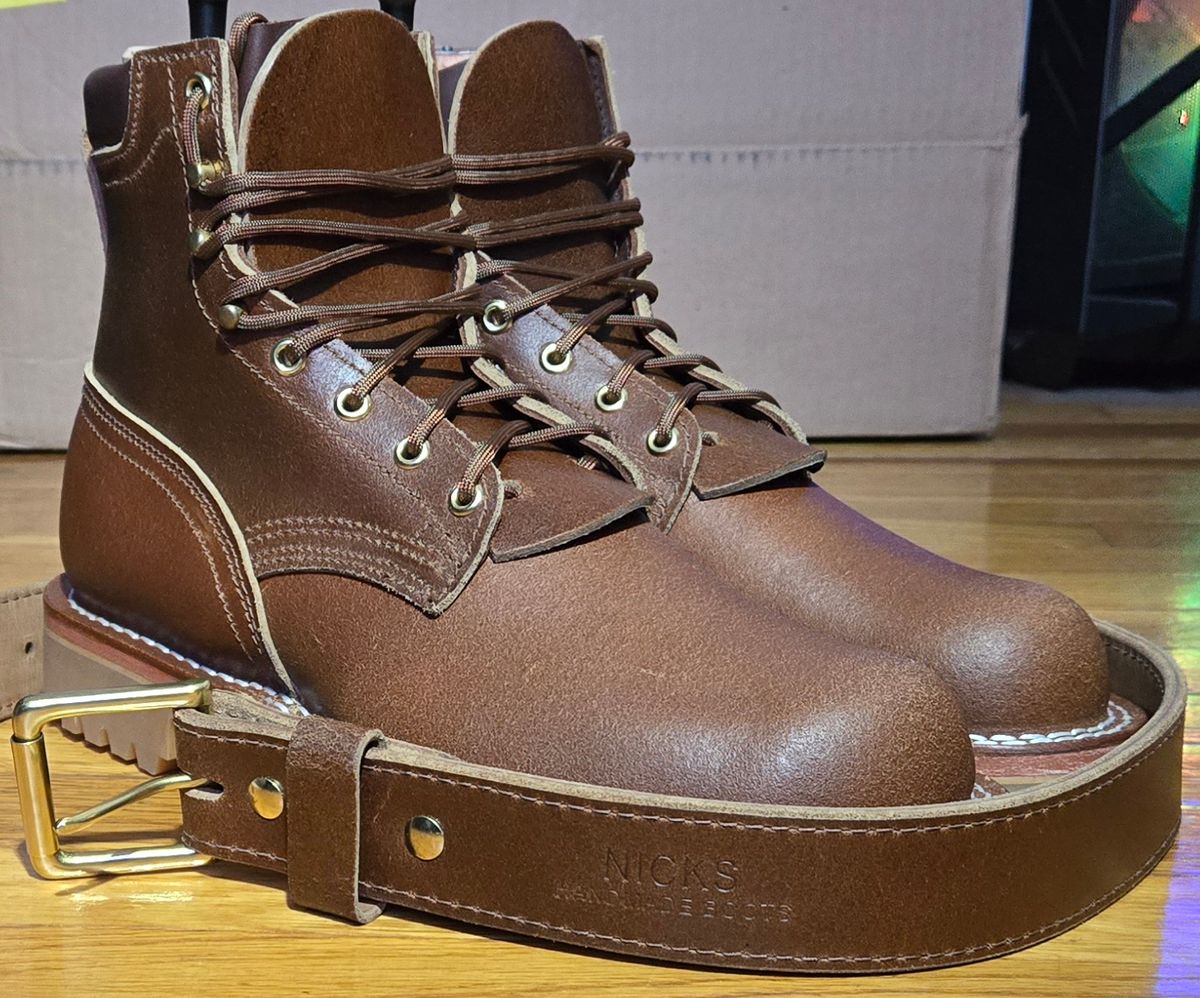 Photo by chuligani on August 27, 2025 of the Nicks Strider in Horween Ember Waxed Flesh.