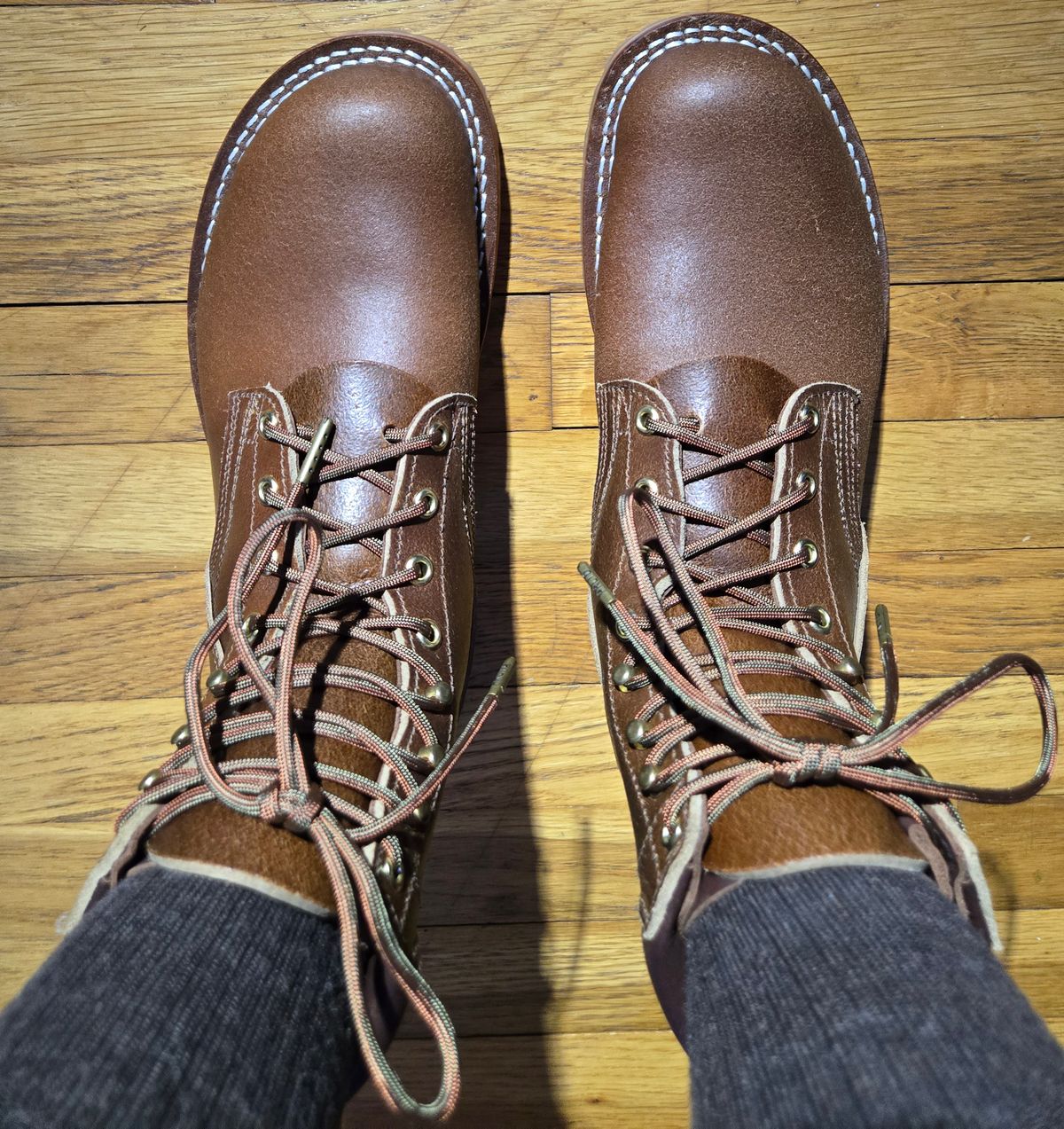 Photo by chuligani on August 27, 2025 of the Nicks Strider in Horween Ember Waxed Flesh.