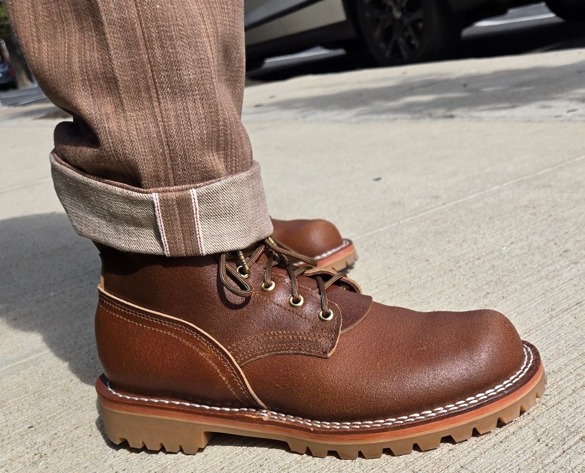 Photo by chuligani on August 28, 2025 of the Nicks Strider in Horween Ember Waxed Flesh.