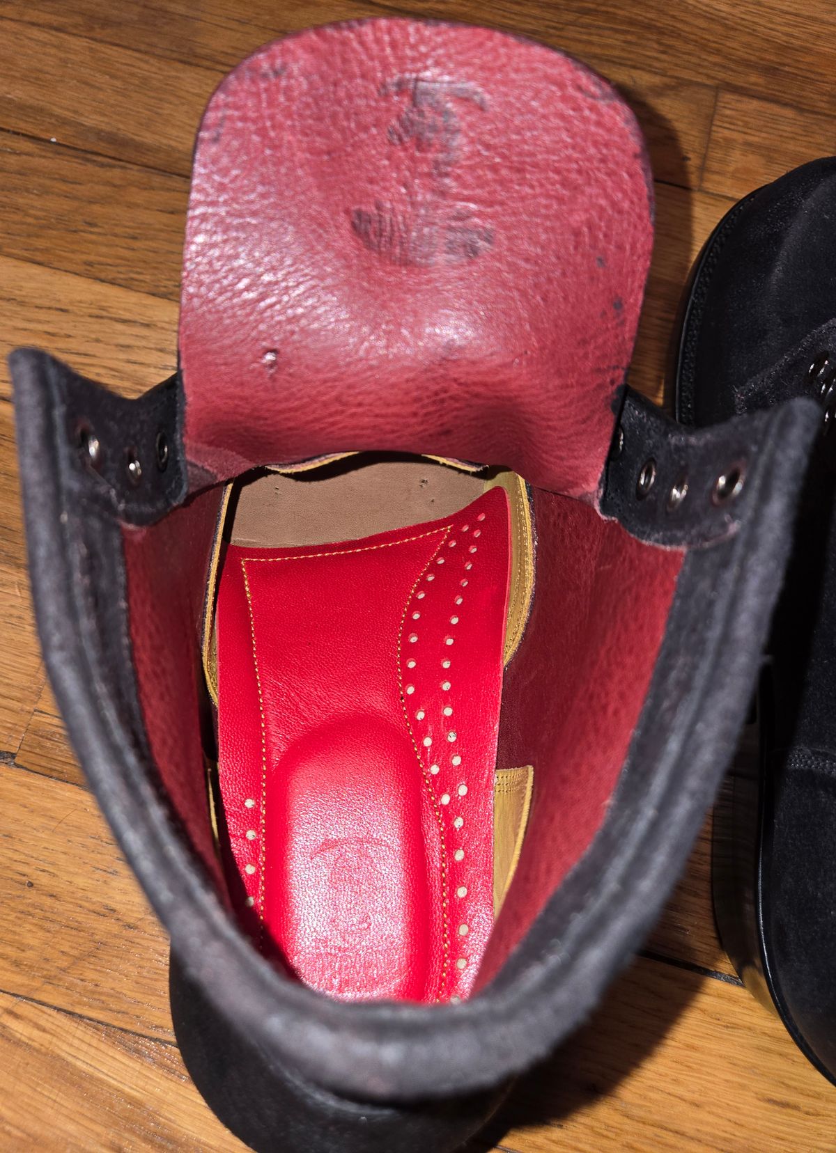 Photo by chuligani on February 9, 2026 of the Prof Barnets Bulky Boondocker in Badalassi Carlo Minerva Box Red Overdyed Black.