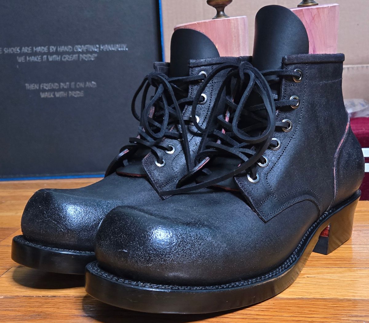 Photo by chuligani on February 10, 2026 of the Prof Barnets Bulky Boondocker in Badalassi Carlo Minerva Box Red Overdyed Black.
