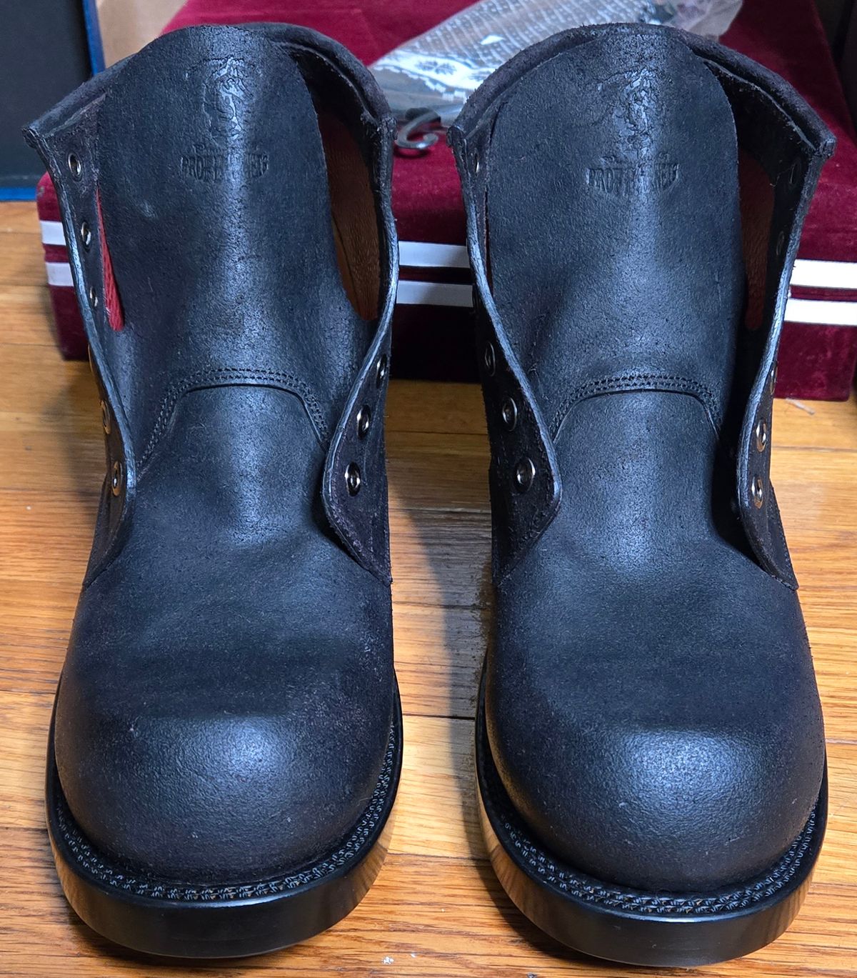 Photo by chuligani on February 9, 2026 of the Prof Barnets Bulky Boondocker in Badalassi Carlo Minerva Box Red Overdyed Black.