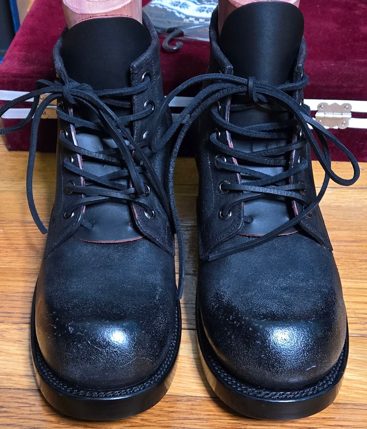 Photo by chuligani on February 10, 2026 of the Prof Barnets Bulky Boondocker in Badalassi Carlo Minerva Box Red Overdyed Black.