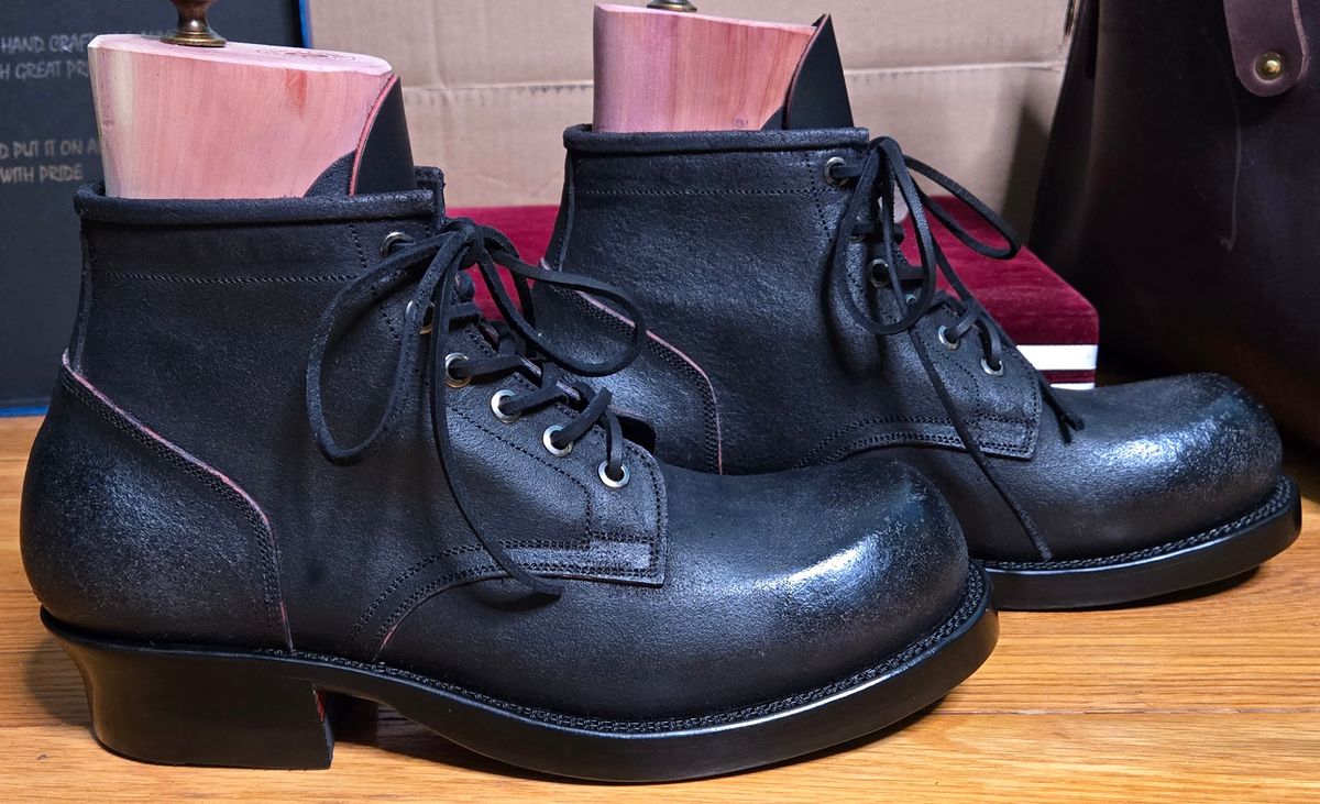 Photo by chuligani on February 10, 2026 of the Prof Barnets Bulky Boondocker in Badalassi Carlo Minerva Box Red Overdyed Black.