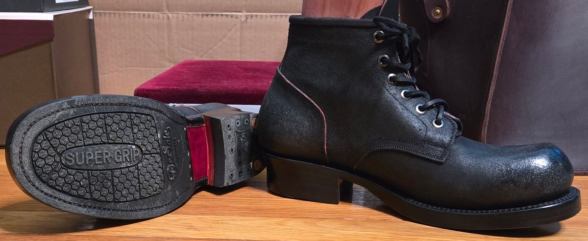 Photo by chuligani on February 17, 2026 of the Prof Barnets Bulky Boondocker in Badalassi Carlo Minerva Box Red Overdyed Black.