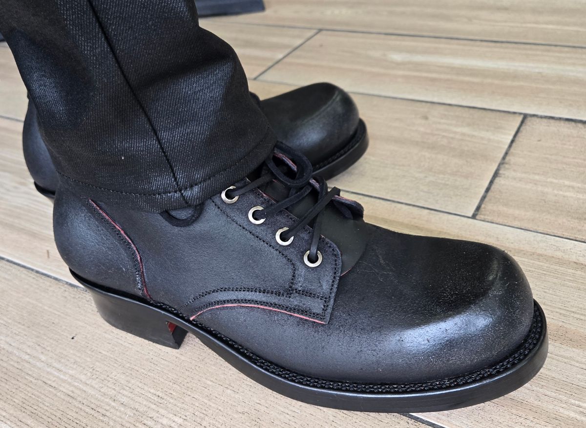 Photo by chuligani on February 19, 2026 of the Prof Barnets Bulky Boondocker in Badalassi Carlo Minerva Box Red Overdyed Black.