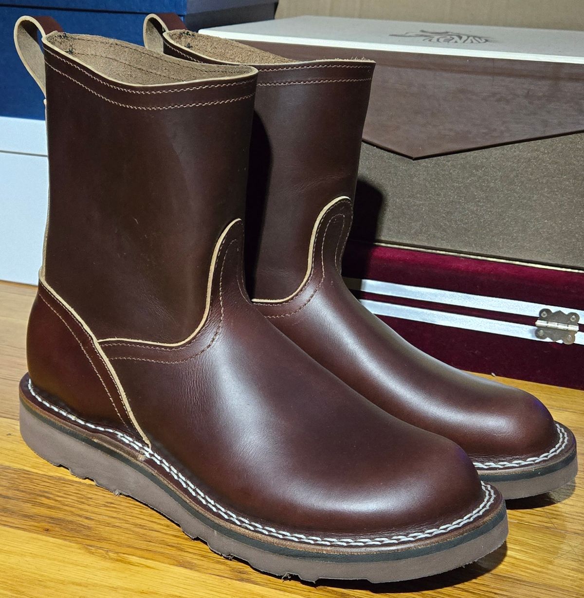 Photo by chuligani on January 3, 2026 of the Nicks Wellington 365 in Horween Brown Shackleton.