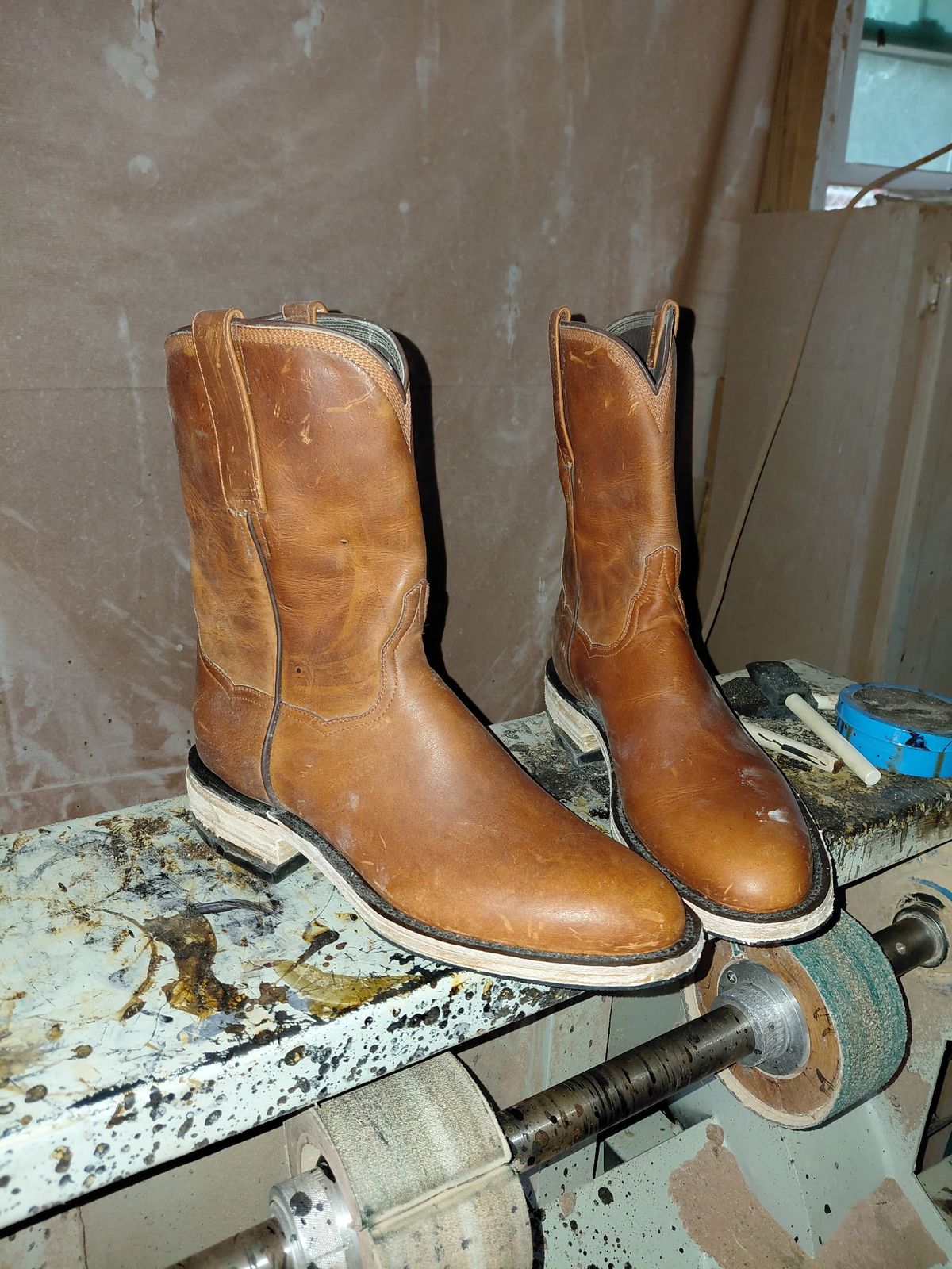 Photo by chuligani on May 6, 2026 of the BNV Boots Roper in Horween English Tan Cypress.